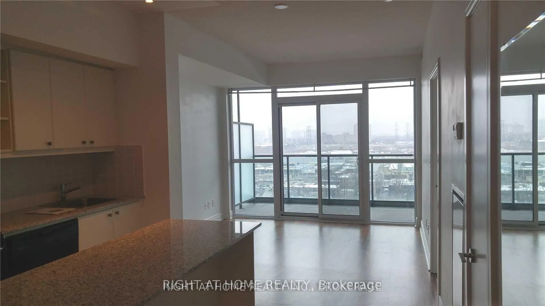 Photo 7 of Unit LPH27, 35 Brian Peck Crescent, Toronto, Leaside — HOMEH