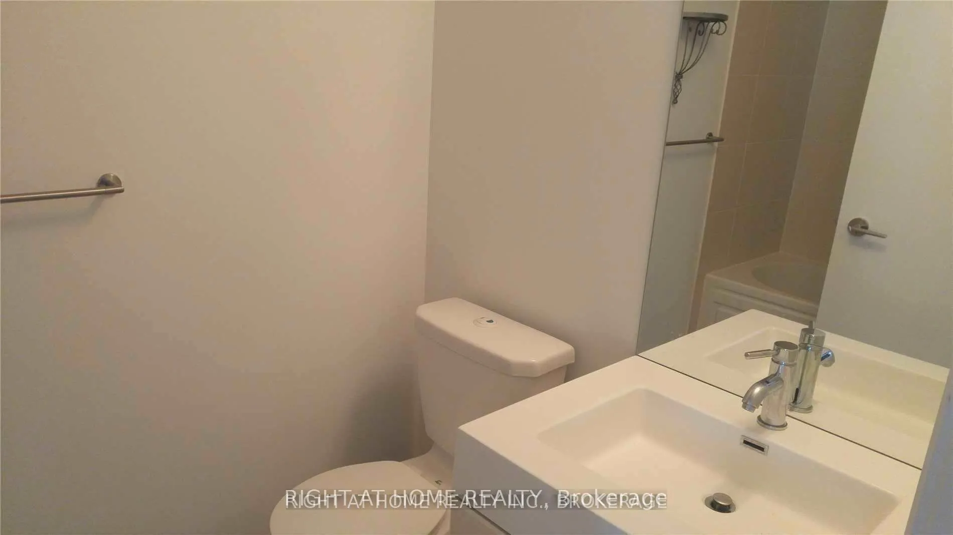 Photo 12 of Unit LPH27, 35 Brian Peck Crescent, Toronto, Leaside — HOMEH