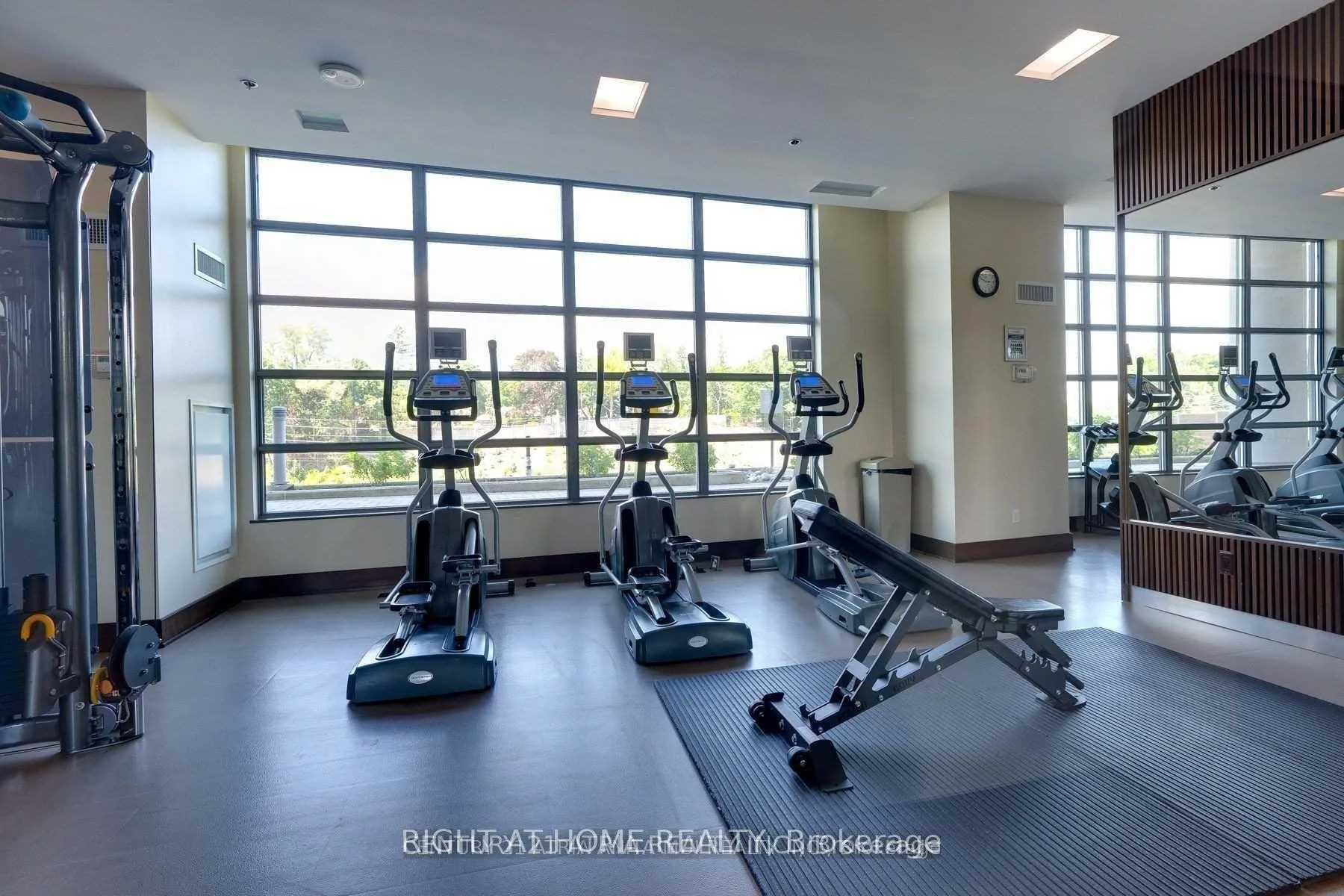 Photo 15 of Unit LPH27, 35 Brian Peck Crescent, Toronto, Leaside — HOMEH