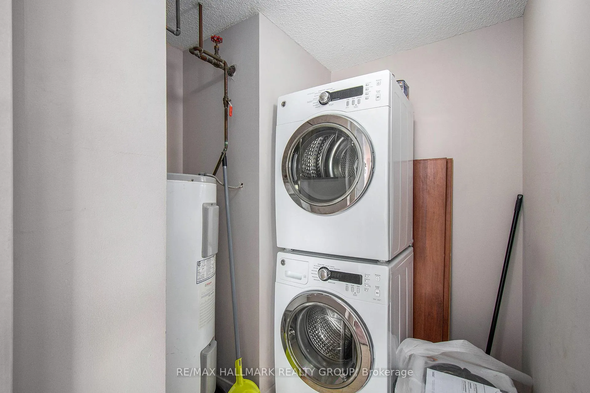 Photo 5 of Unit 304, 1440 Heron Road, Ottawa, Heron Gate — HOMEH