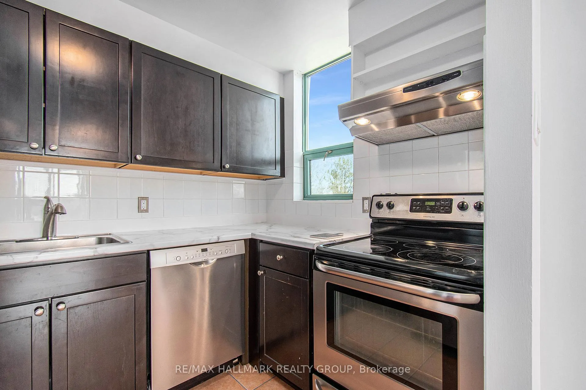 Photo 6 of Unit 304, 1440 Heron Road, Ottawa, Heron Gate — HOMEH