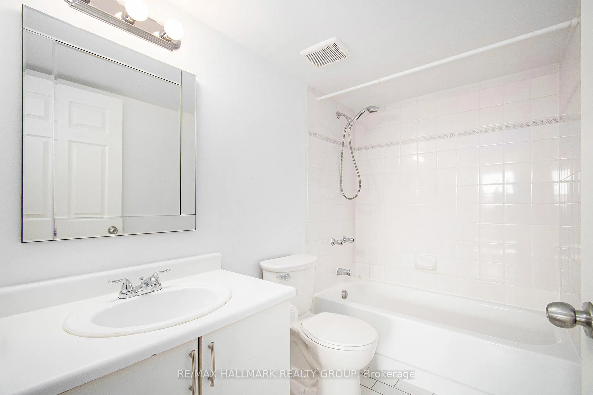 Photo 11 of Unit 304, 1440 Heron Road, Ottawa, Heron Gate — HOMEH
