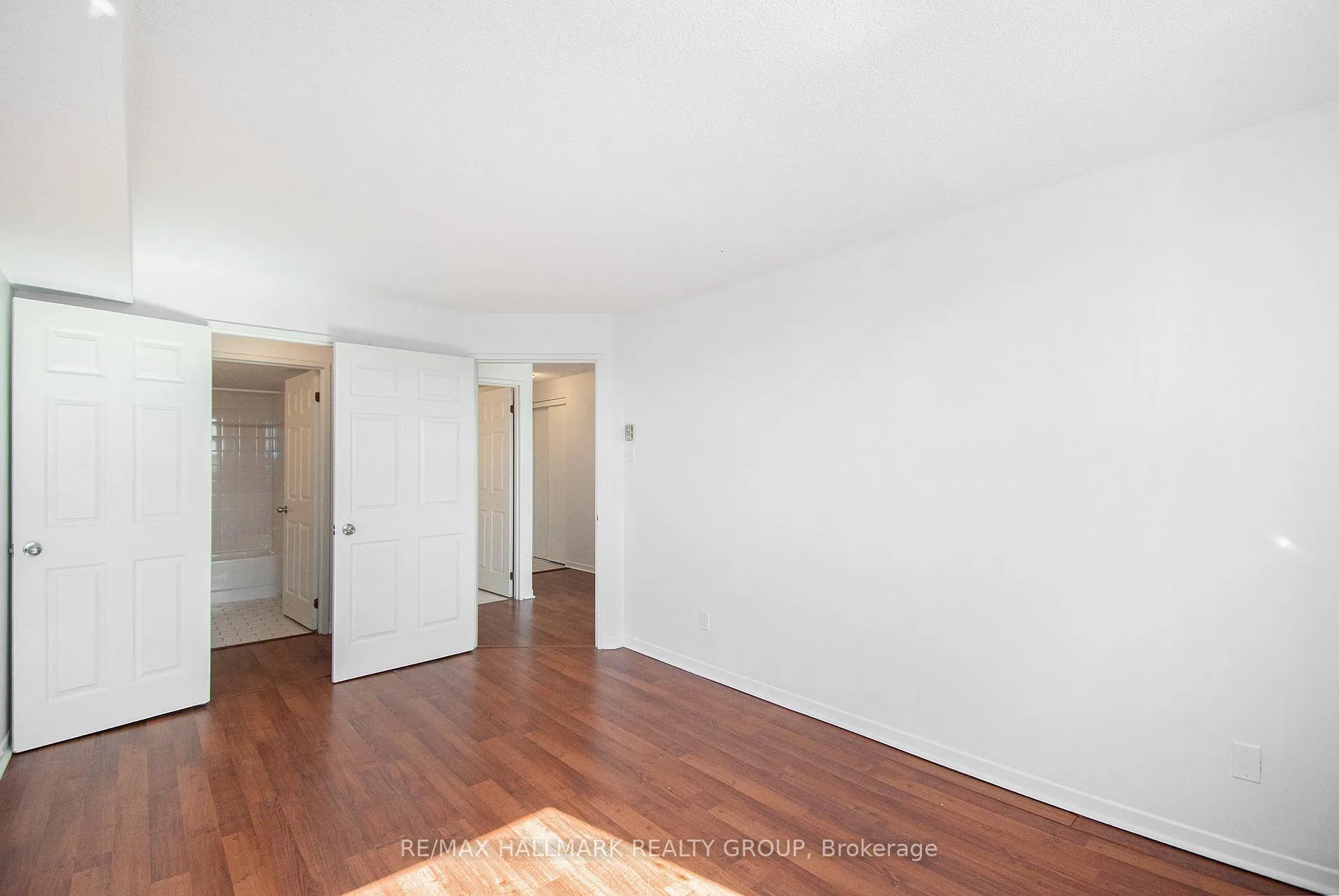 Photo 13 of Unit 304, 1440 Heron Road, Ottawa, Heron Gate — HOMEH