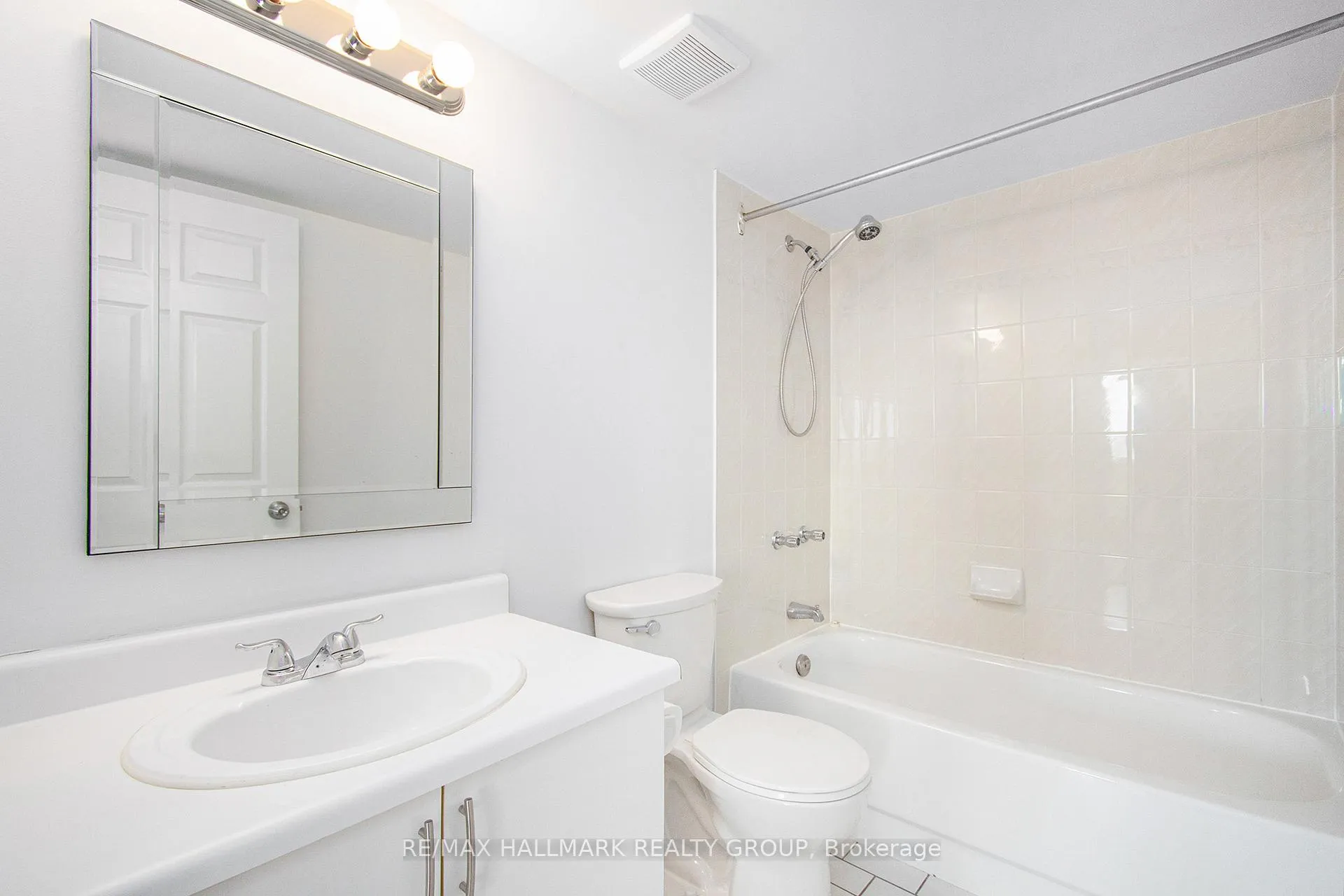Photo 15 of Unit 304, 1440 Heron Road, Ottawa, Heron Gate — HOMEH