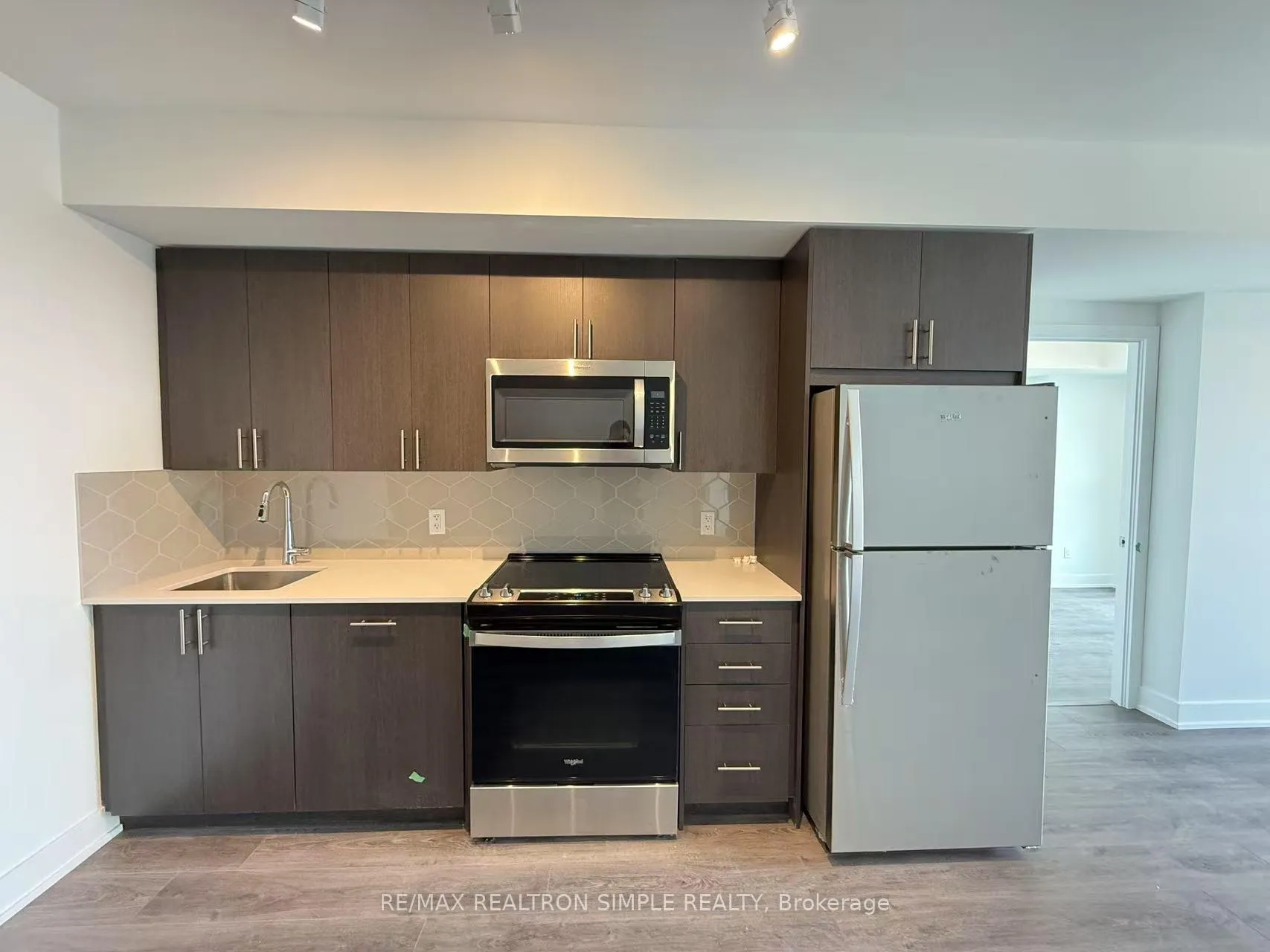 Photo 2 of Unit 818, 2545 Simcoe Street N, Oshawa, Windfields — HOMEH