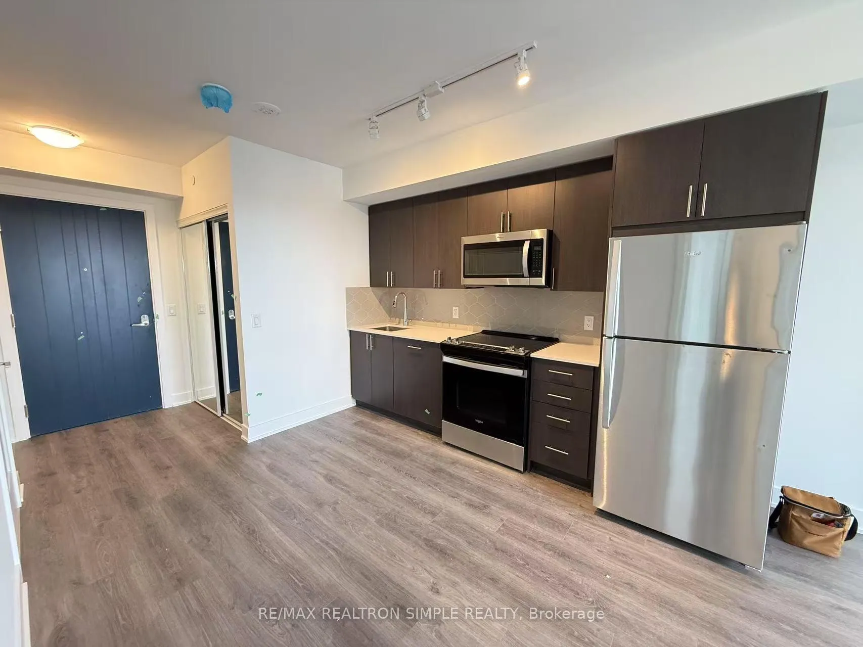 Photo 3 of Unit 818, 2545 Simcoe Street N, Oshawa, Windfields — HOMEH