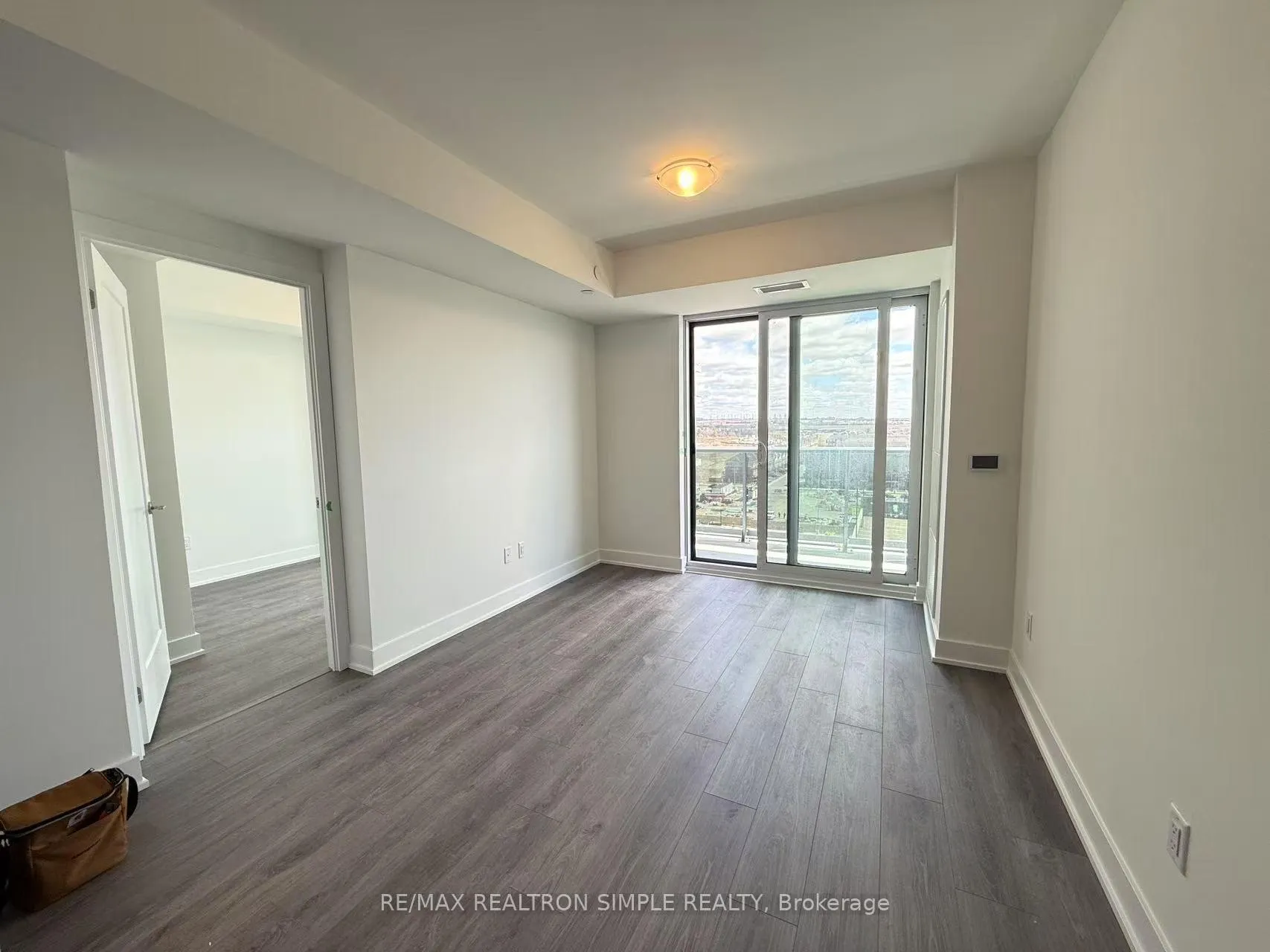 Photo 4 of Unit 818, 2545 Simcoe Street N, Oshawa, Windfields — HOMEH