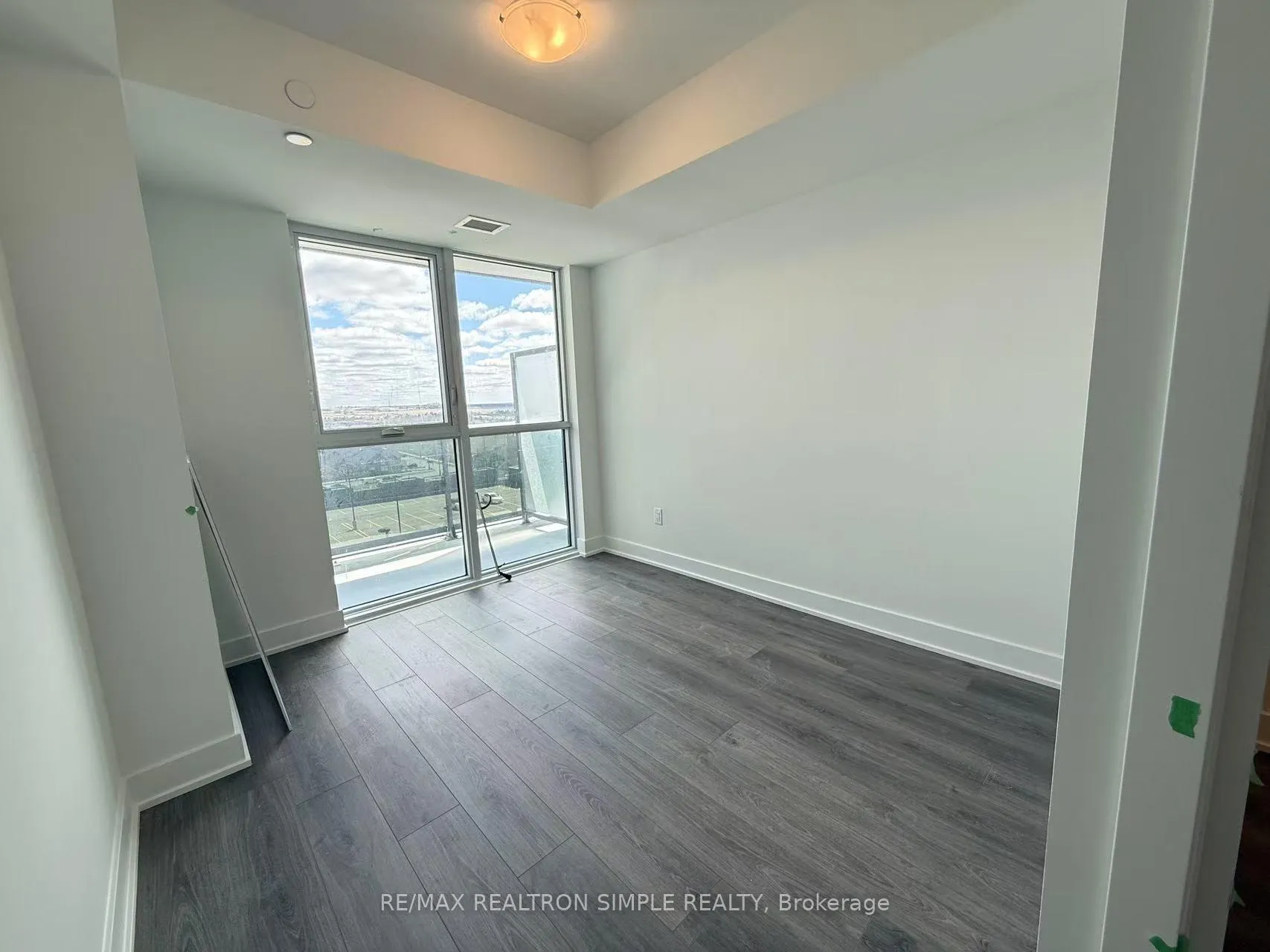 Photo 5 of Unit 818, 2545 Simcoe Street N, Oshawa, Windfields — HOMEH