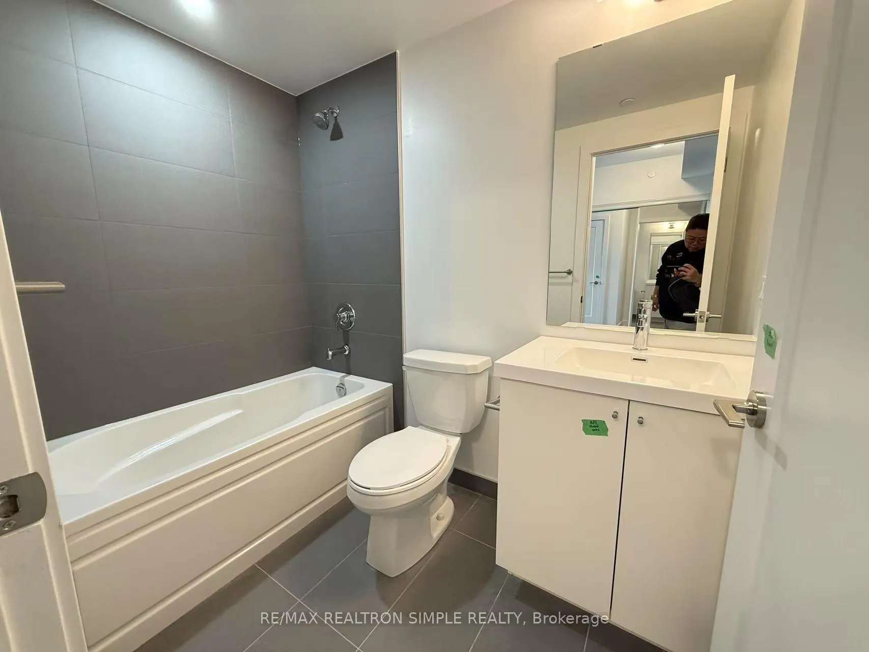 Photo 6 of Unit 818, 2545 Simcoe Street N, Oshawa, Windfields — HOMEH