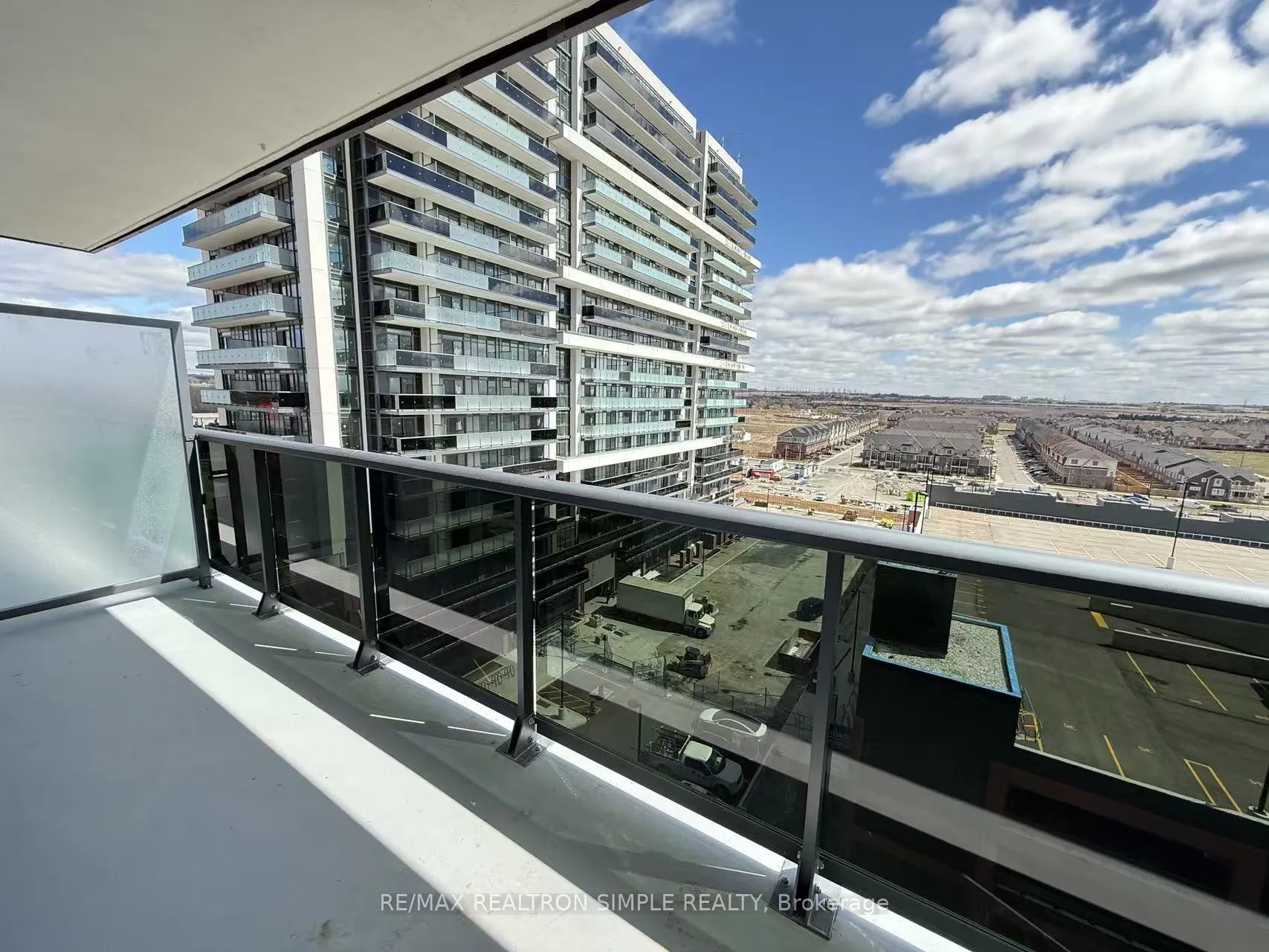 Photo 9 of Unit 818, 2545 Simcoe Street N, Oshawa, Windfields — HOMEH
