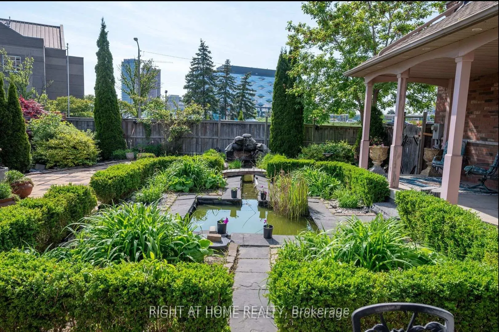 Photo 3 of 31 Ferrand Drive, Toronto, Flemingdon Park — HOMEH
