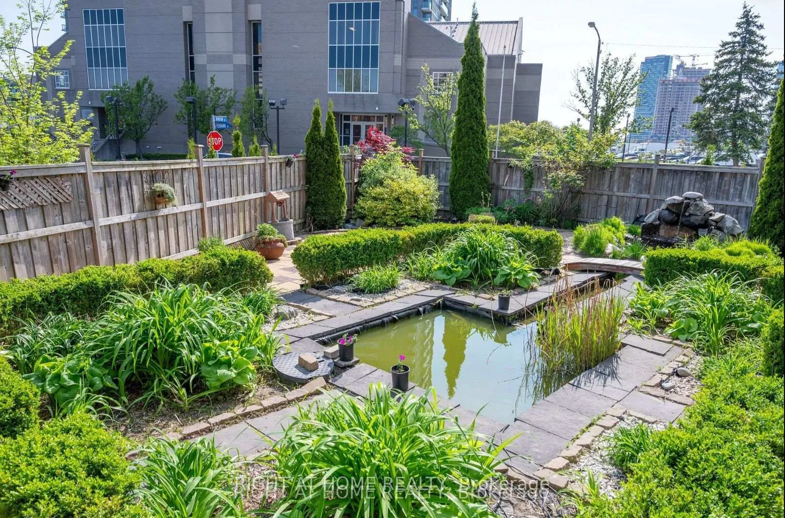 Photo 5 of 31 Ferrand Drive, Toronto, Flemingdon Park — HOMEH