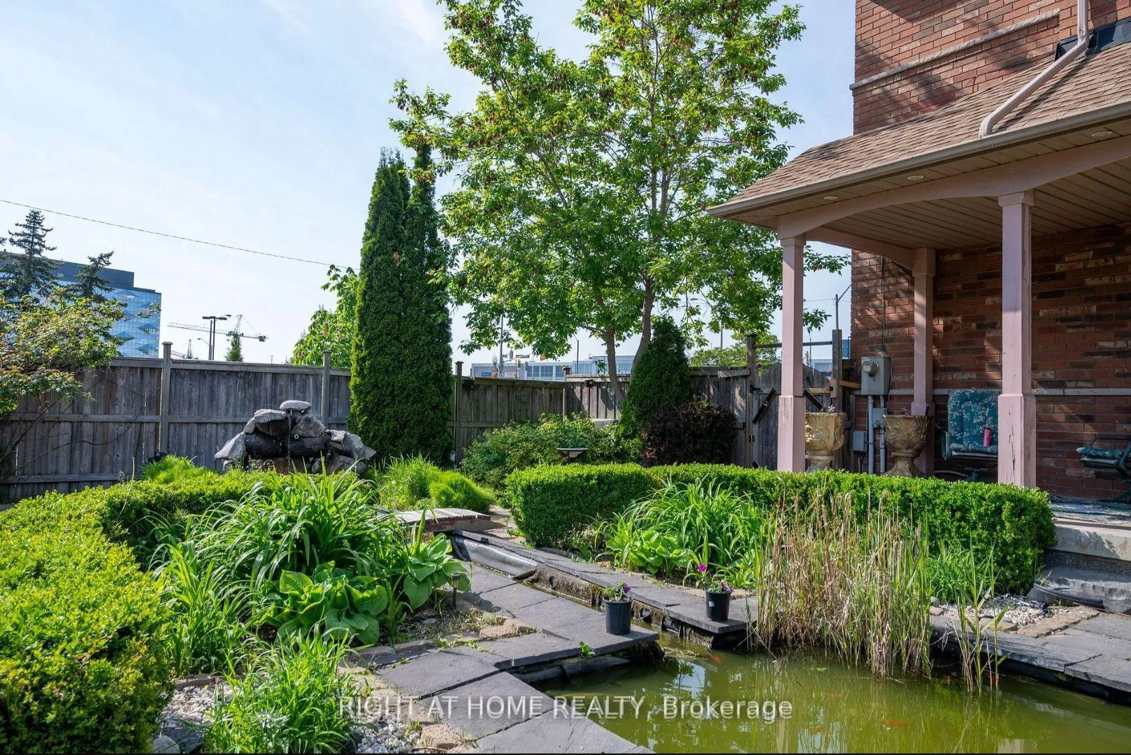 Photo 6 of 31 Ferrand Drive, Toronto, Flemingdon Park — HOMEH