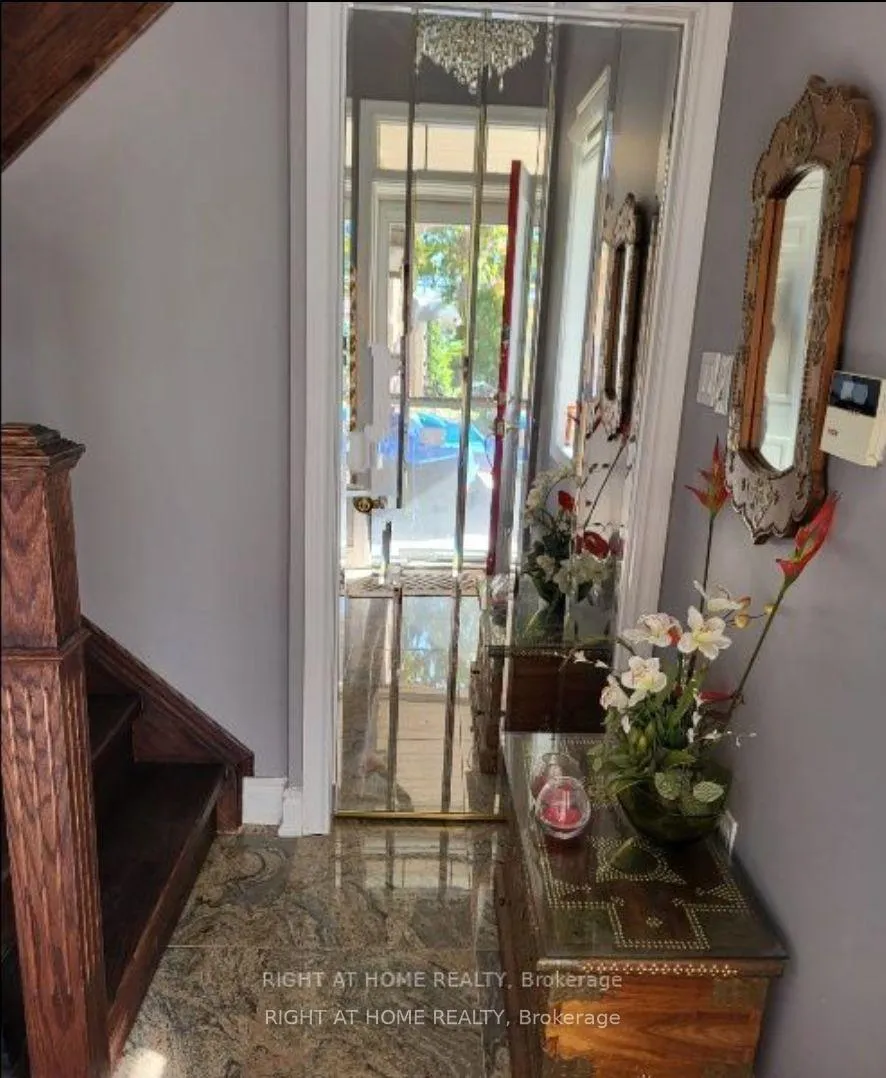 Photo 9 of 31 Ferrand Drive, Toronto, Flemingdon Park — HOMEH