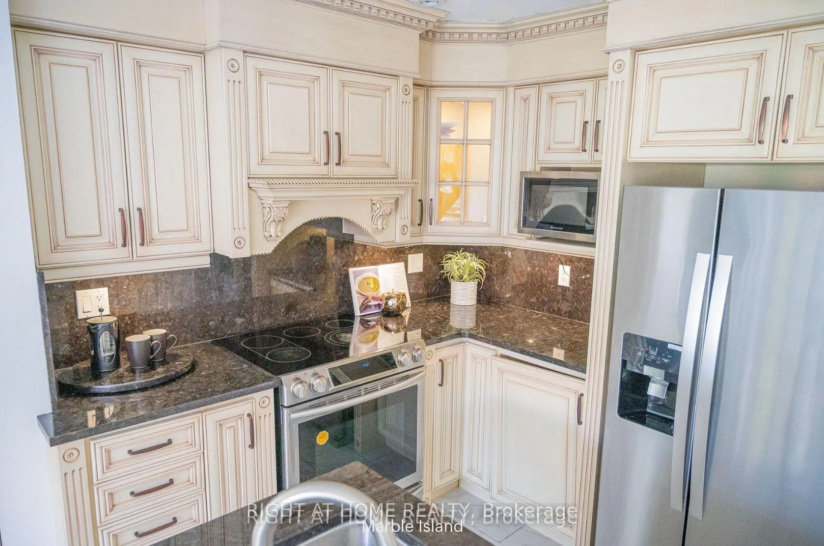 Photo 14 of 31 Ferrand Drive, Toronto, Flemingdon Park — HOMEH