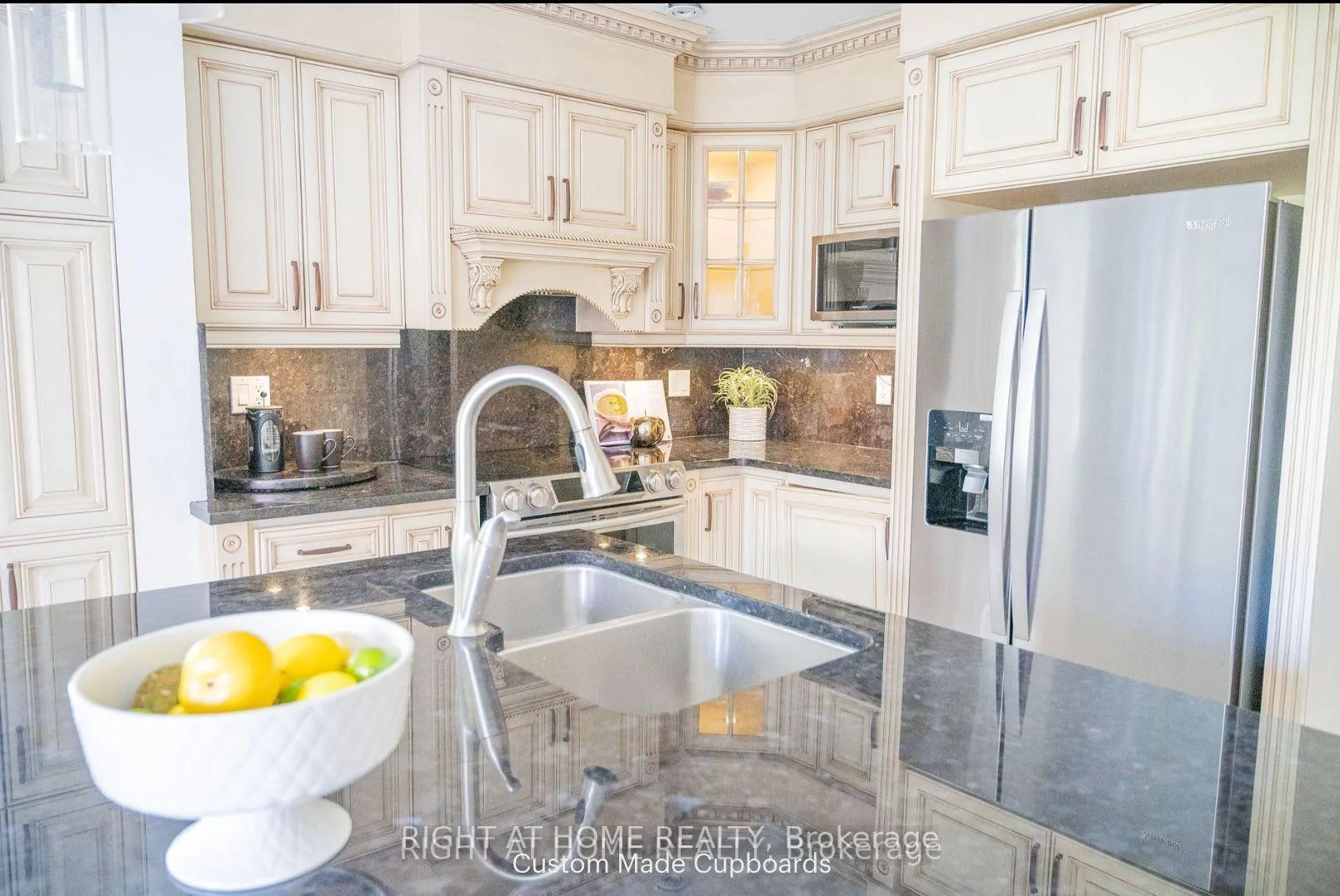Photo 15 of 31 Ferrand Drive, Toronto, Flemingdon Park — HOMEH