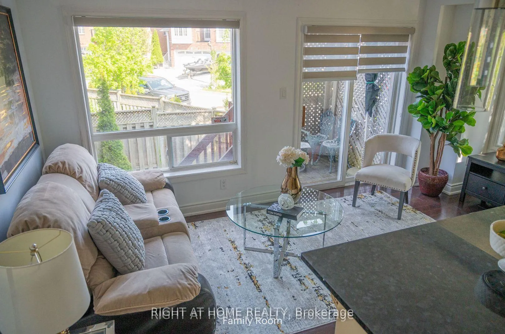 Photo 16 of 31 Ferrand Drive, Toronto, Flemingdon Park — HOMEH