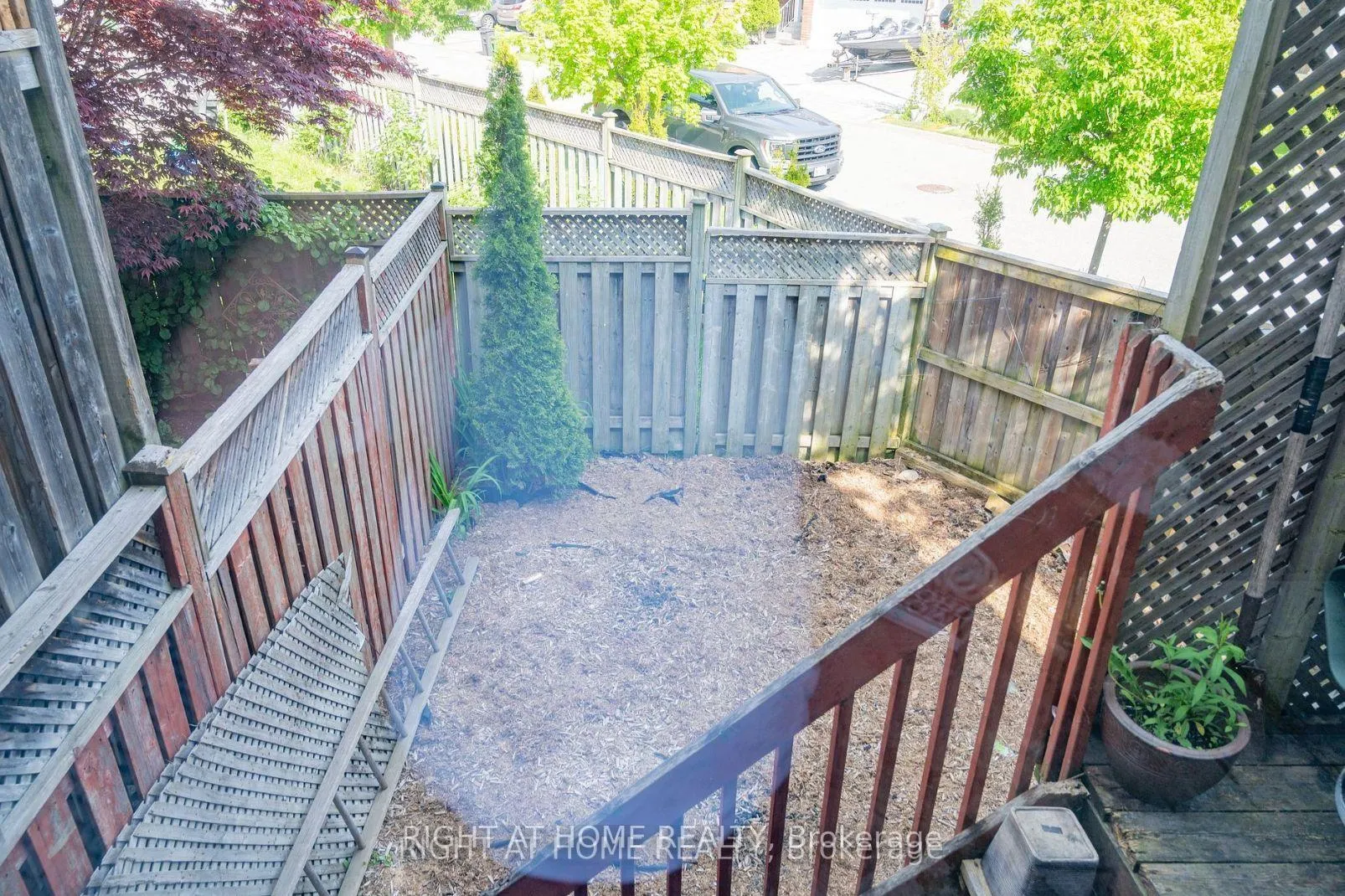 Photo 17 of 31 Ferrand Drive, Toronto, Flemingdon Park — HOMEH