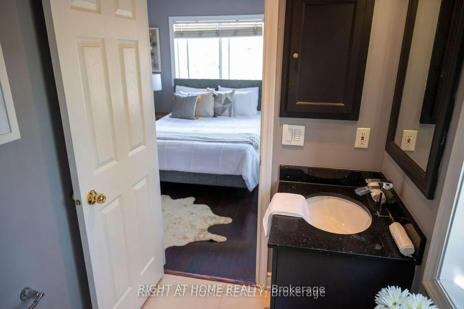 Photo 27 of 31 Ferrand Drive, Toronto, Flemingdon Park — HOMEH