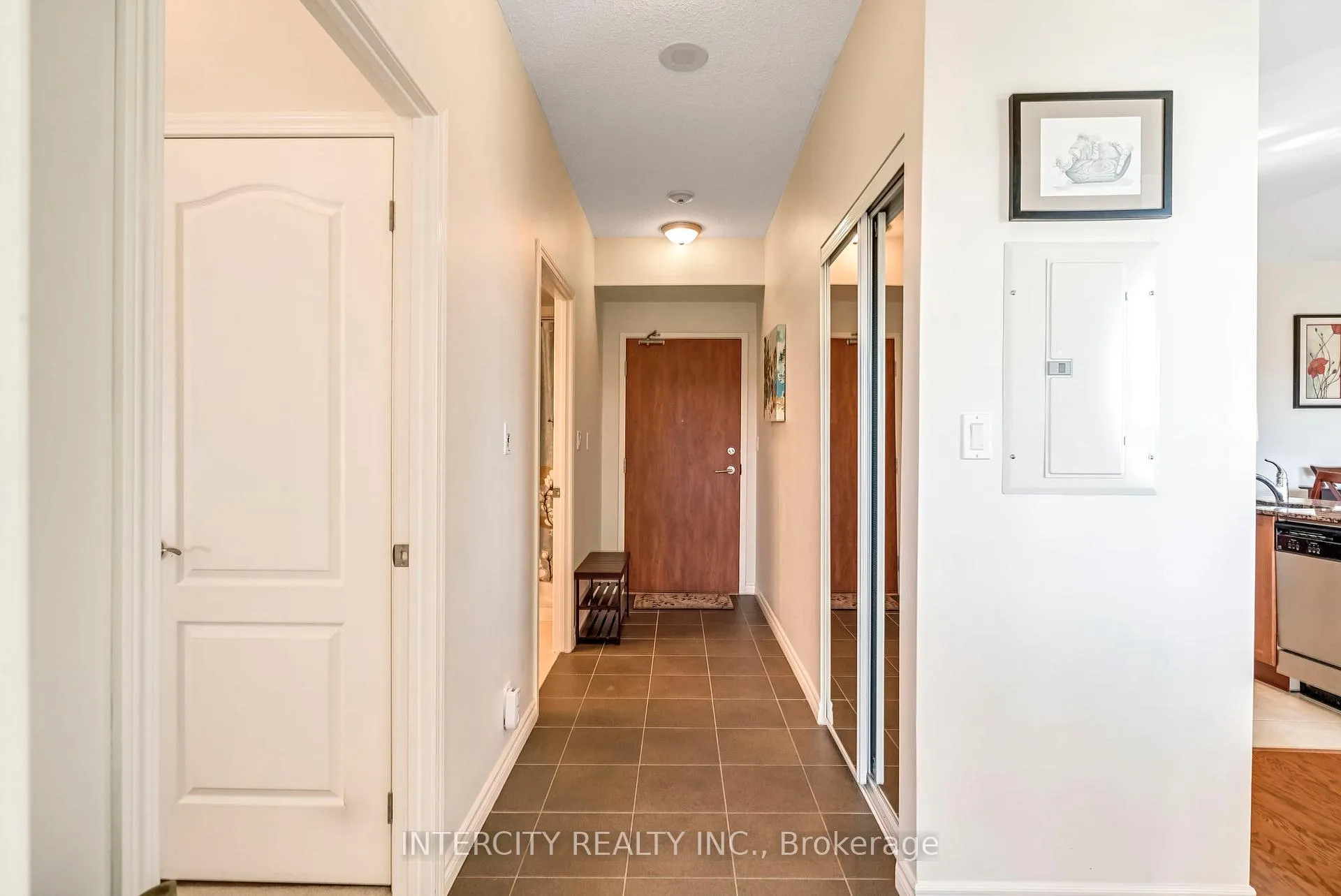 Photo 2 of Unit 1007, 699 Aberdeen Boulevard, Midland — HOMEH