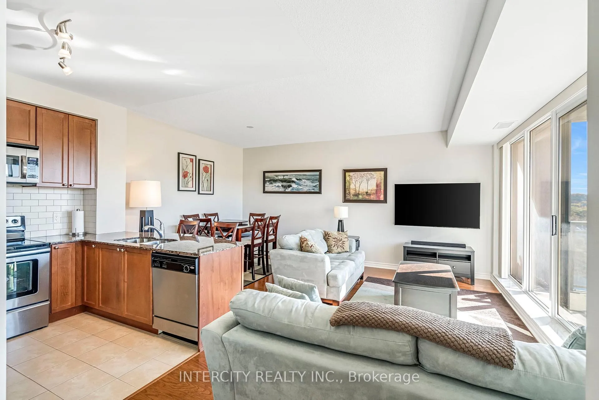 Photo 3 of Unit 1007, 699 Aberdeen Boulevard, Midland — HOMEH
