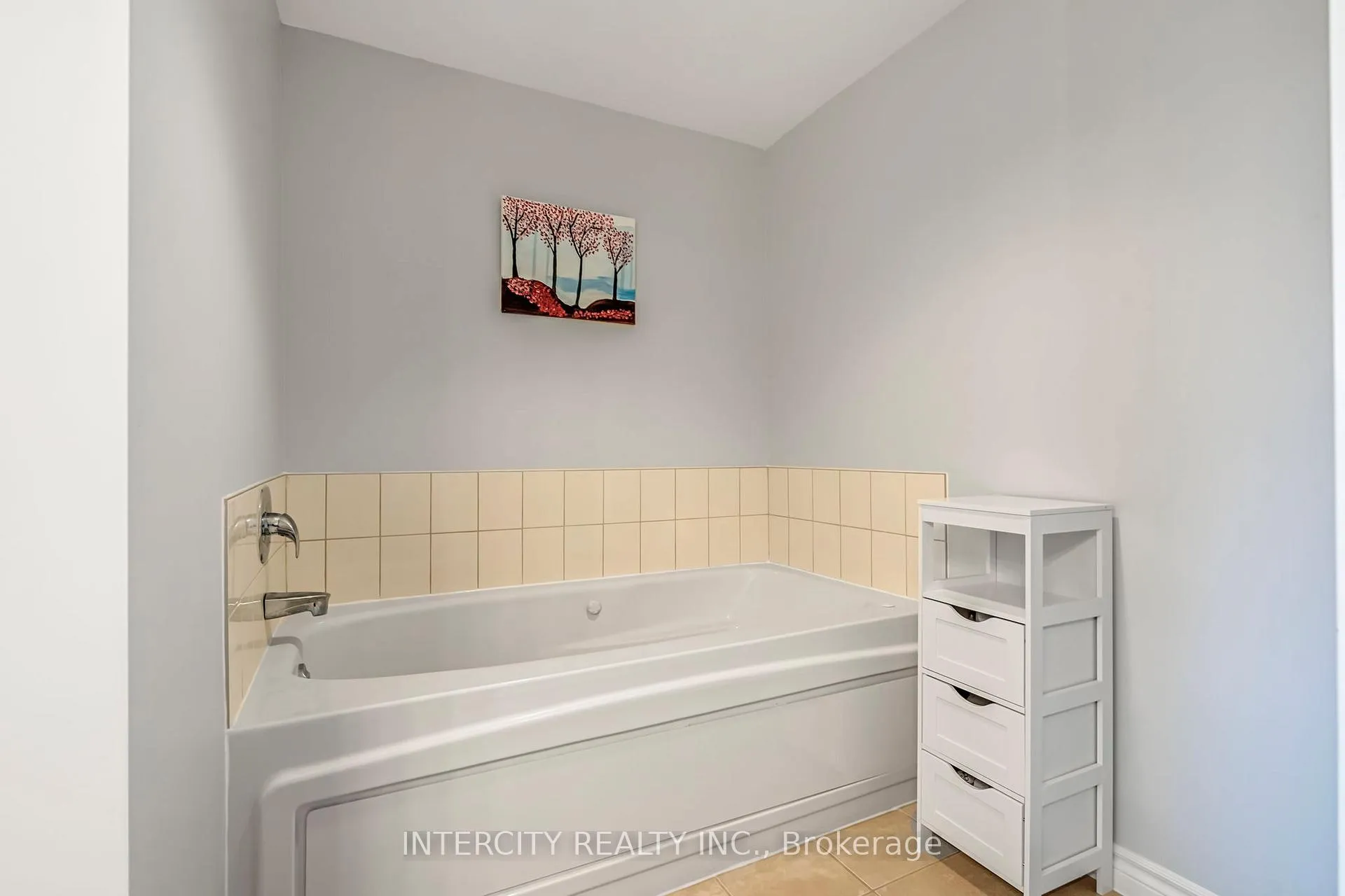 Photo 13 of Unit 1007, 699 Aberdeen Boulevard, Midland — HOMEH