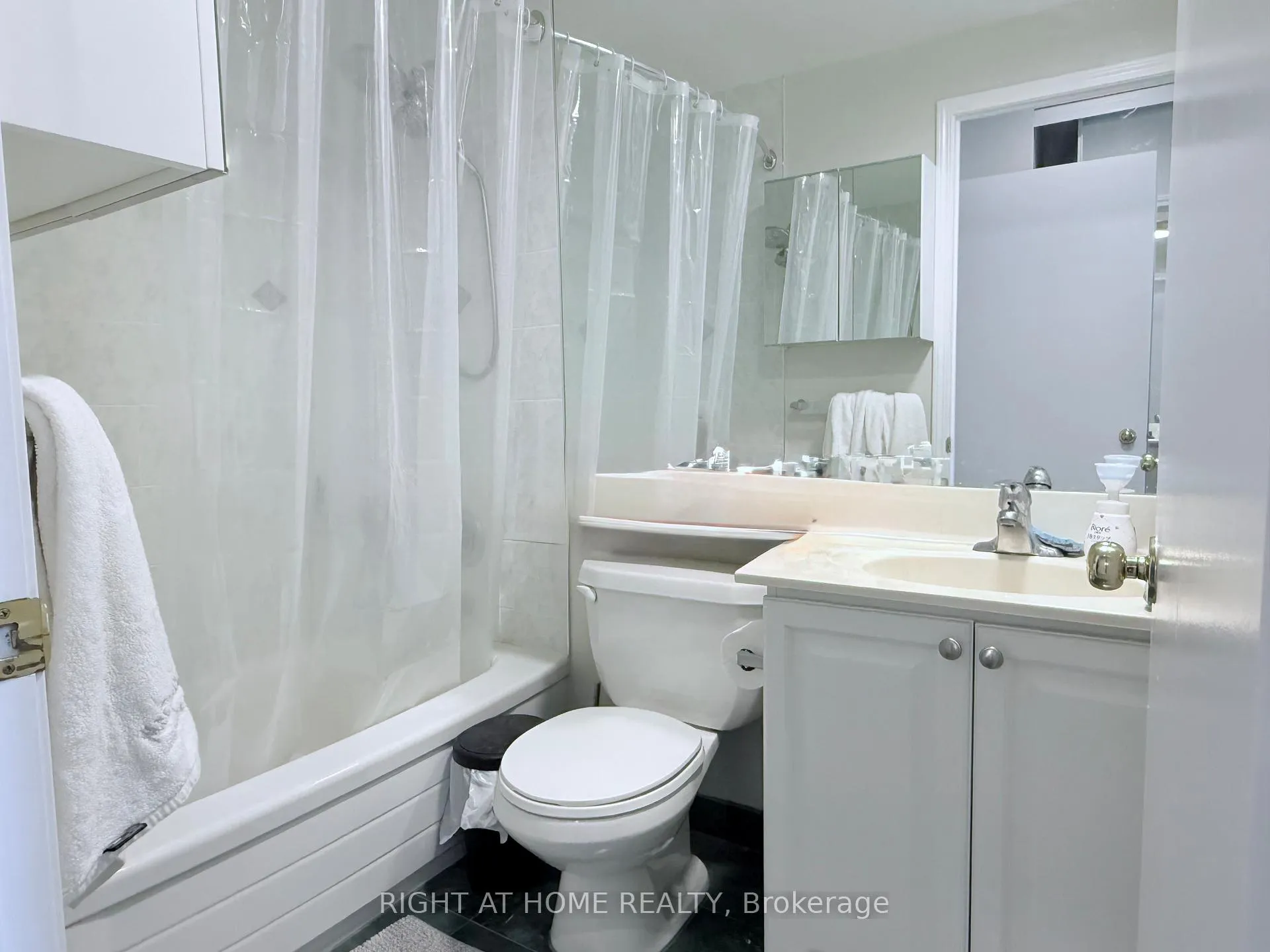 Photo 8 of Unit 2310, 7 King Street E, Toronto, Church-Yonge Corridor — HOMEH