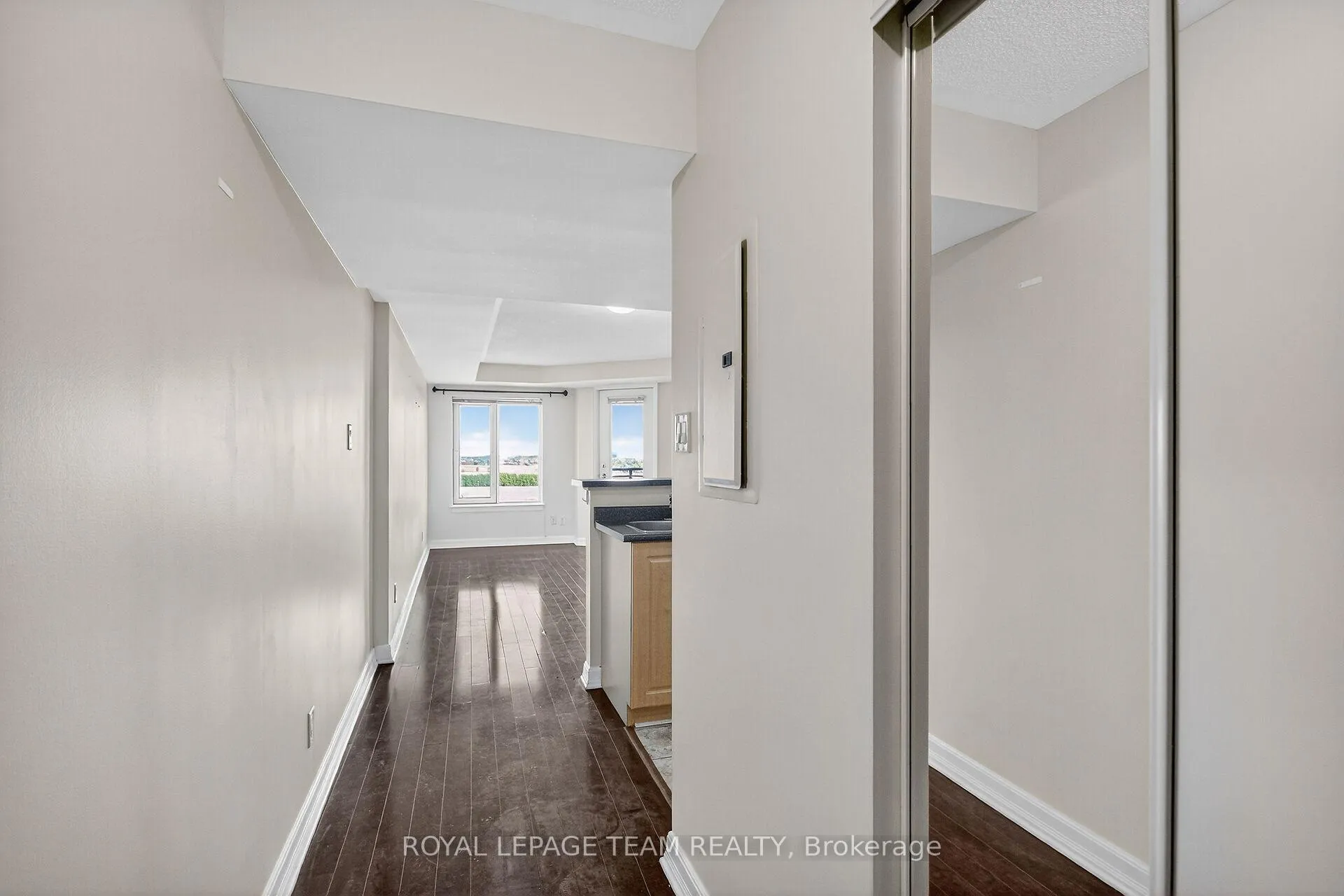 Photo 8 of Unit 7J, 310 Central Park Drive, Ottawa, Central Park — HOMEH