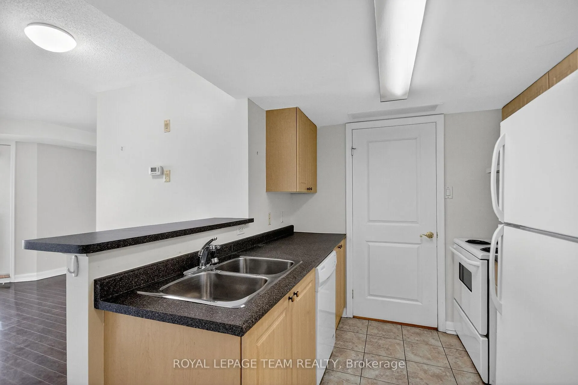 Photo 11 of Unit 7J, 310 Central Park Drive, Ottawa, Central Park — HOMEH