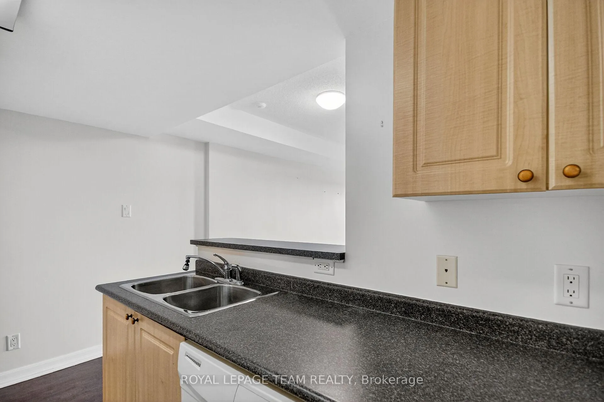 Photo 13 of Unit 7J, 310 Central Park Drive, Ottawa, Central Park — HOMEH