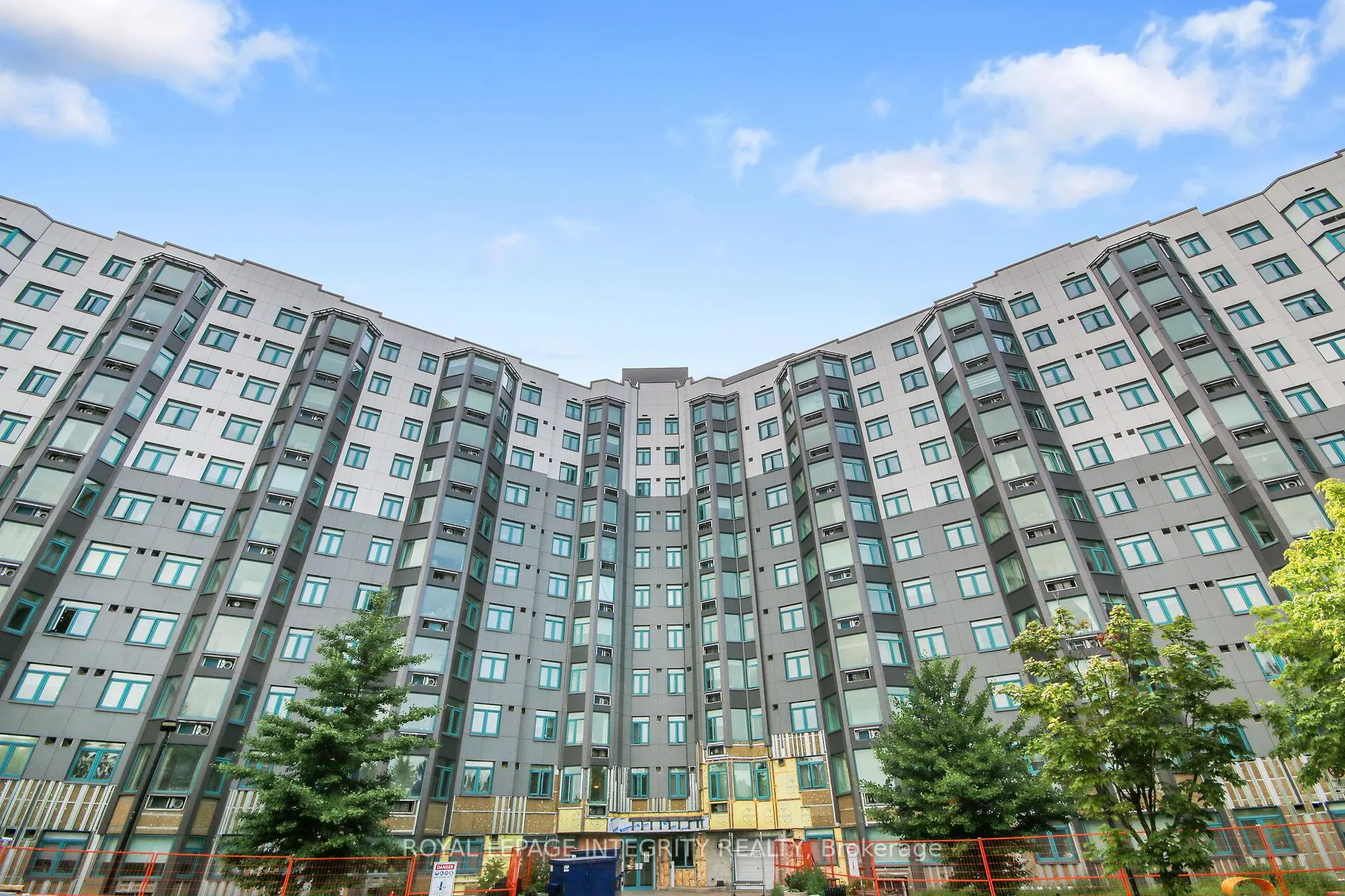 Front of Unit 918, 1025 Grenon Avenue