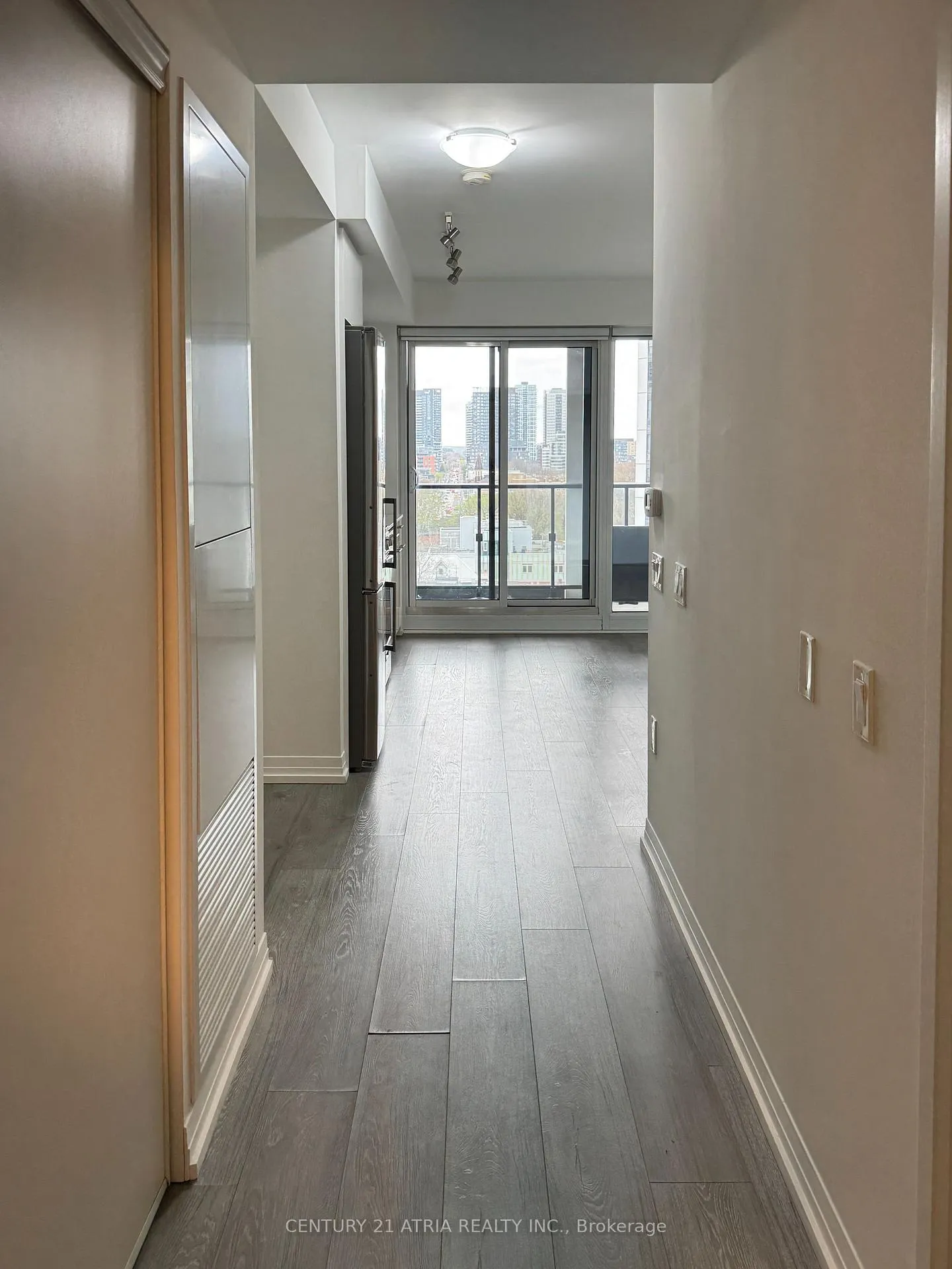 Photo 3 of Unit 810, 251 Jarvis Street, Toronto, Church-Yonge Corridor — HOMEH