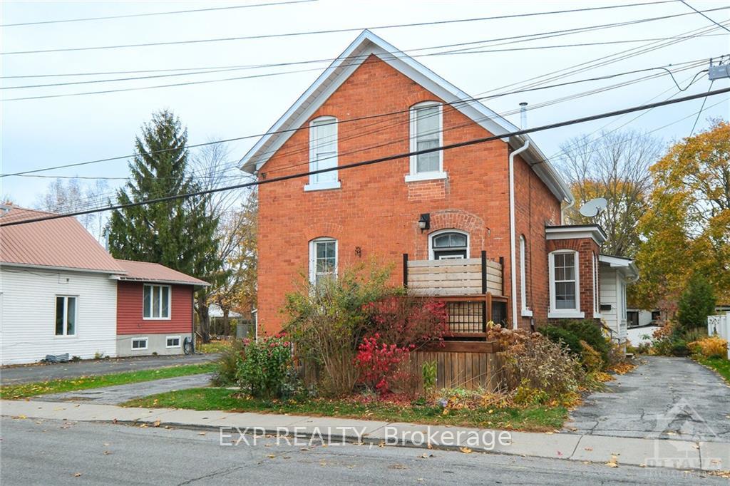 Front of 33 Napoleon Street