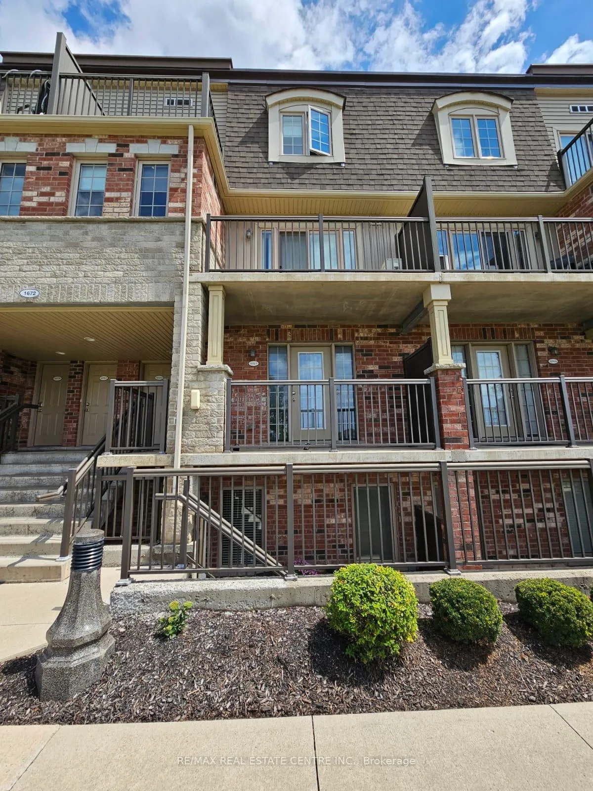 Front of Unit F, 1672 Fischer Hallman Road