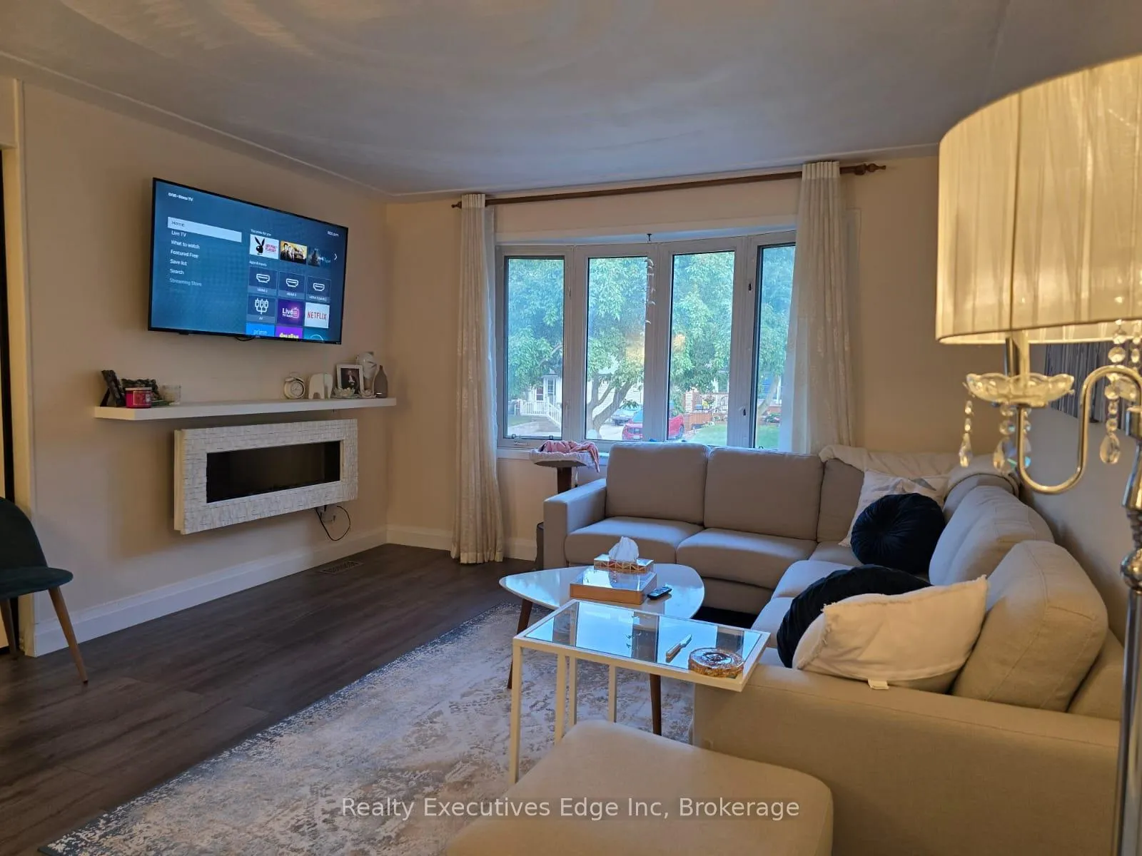 Photo 2 of 304 Westwood Drive, Kitchener — HOMEH