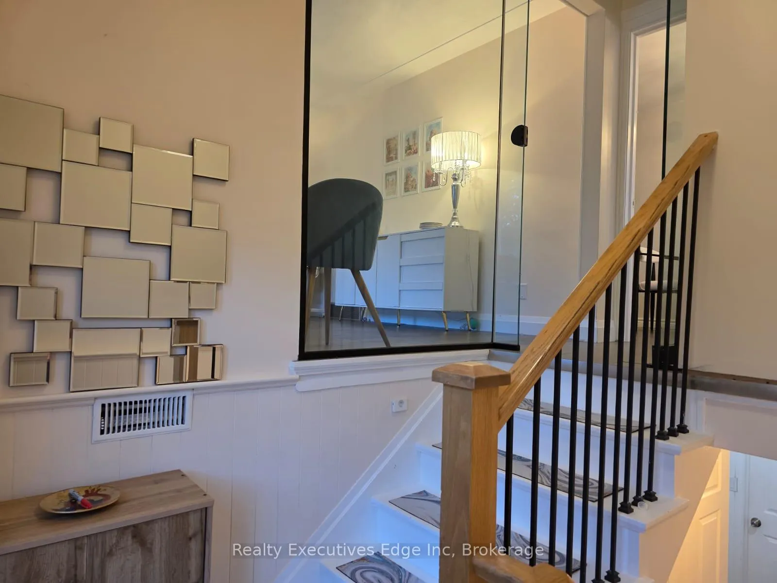 Photo 3 of 304 Westwood Drive, Kitchener — HOMEH