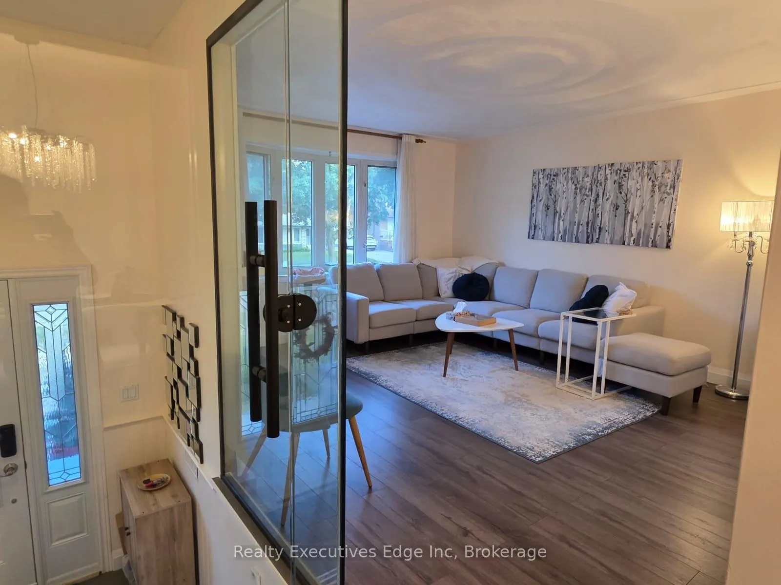 Photo 4 of 304 Westwood Drive, Kitchener — HOMEH