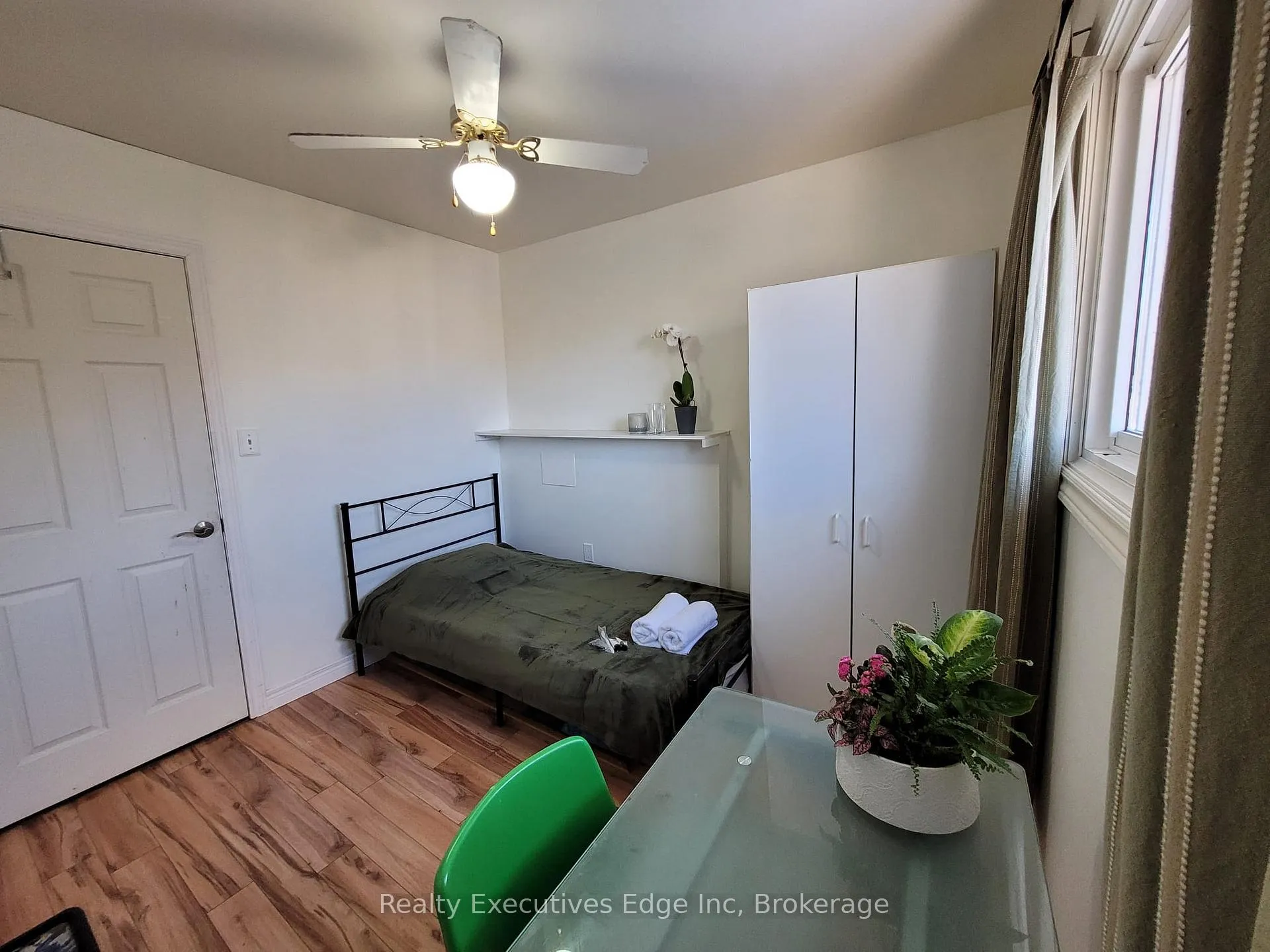 Photo 7 of 304 Westwood Drive, Kitchener — HOMEH