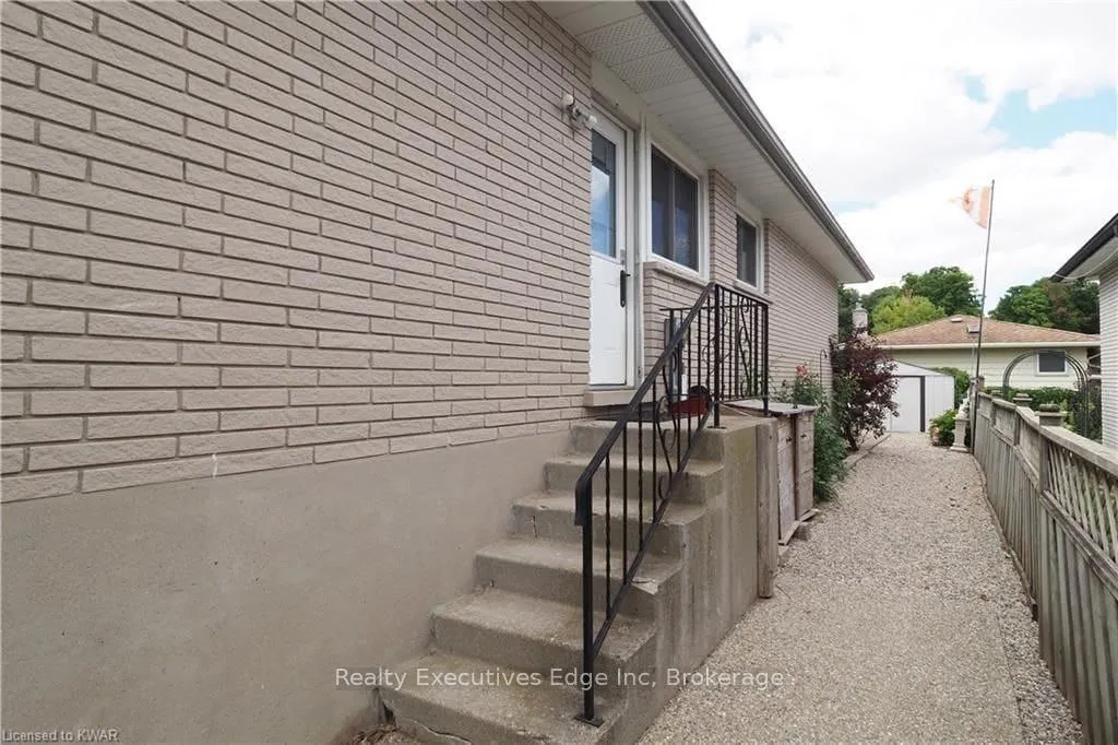Photo 12 of 304 Westwood Drive, Kitchener — HOMEH