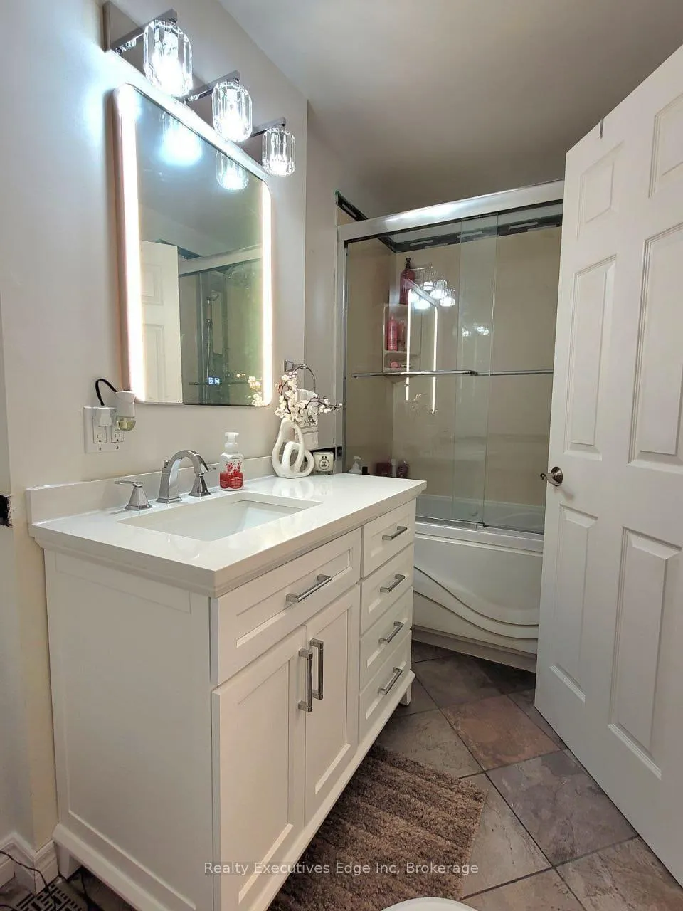 Photo 14 of 304 Westwood Drive, Kitchener — HOMEH