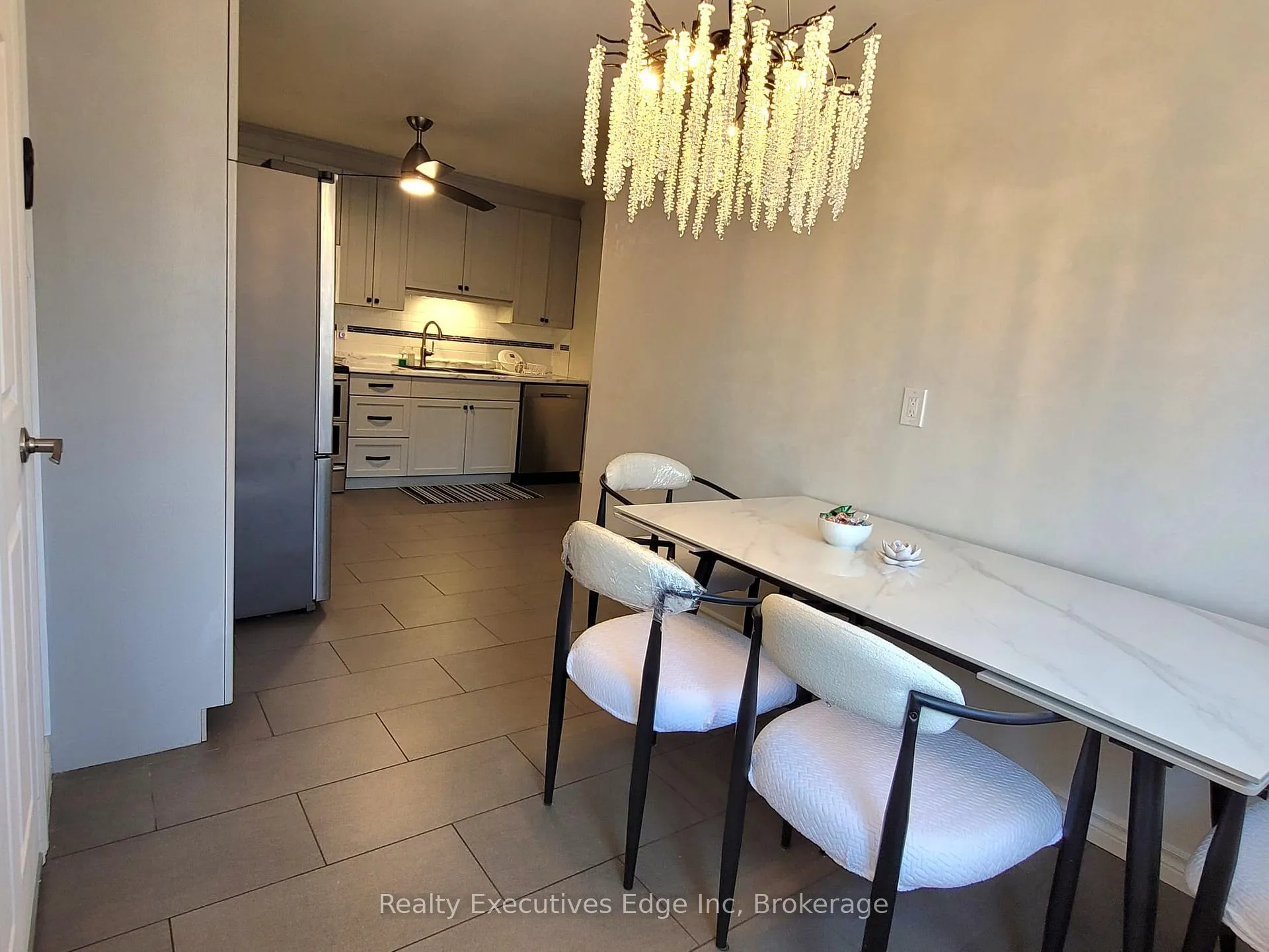 Photo 15 of 304 Westwood Drive, Kitchener — HOMEH