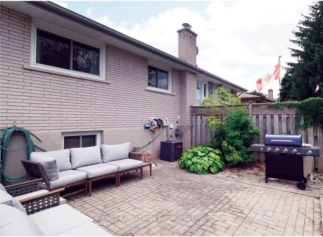 Photo 17 of 304 Westwood Drive, Kitchener — HOMEH