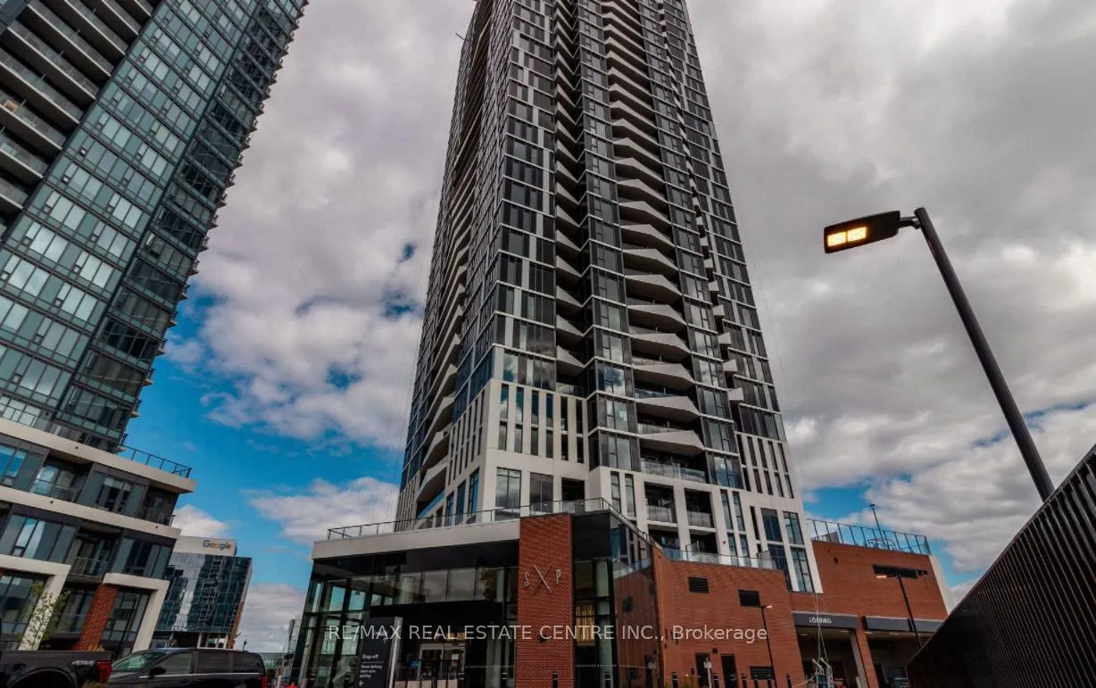Front of Unit 802, 25 Wellington Street S