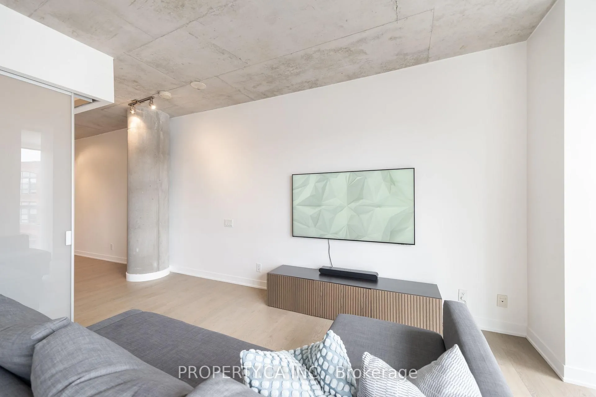 Photo 6 of Unit 408, 318 King Street E, Toronto, Moss Park — HOMEH