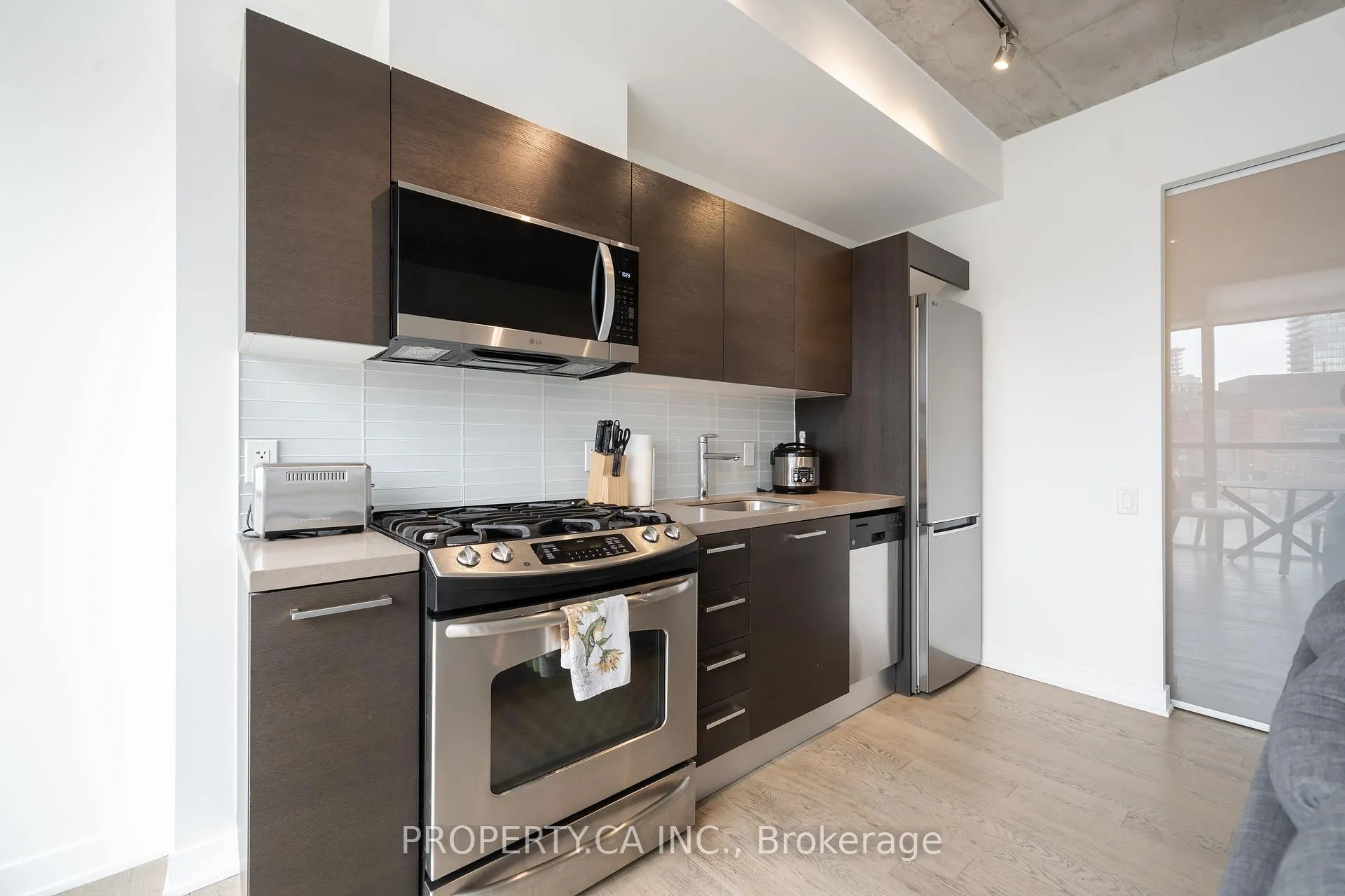Photo 8 of Unit 408, 318 King Street E, Toronto, Moss Park — HOMEH