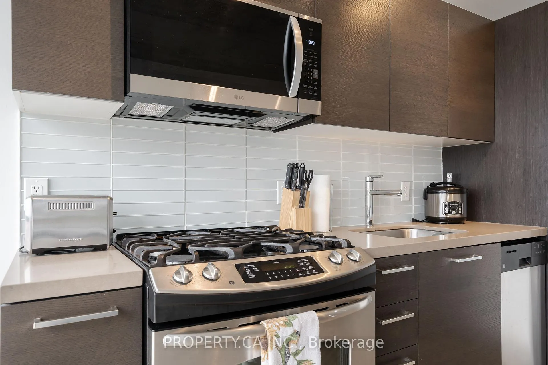Photo 9 of Unit 408, 318 King Street E, Toronto, Moss Park — HOMEH