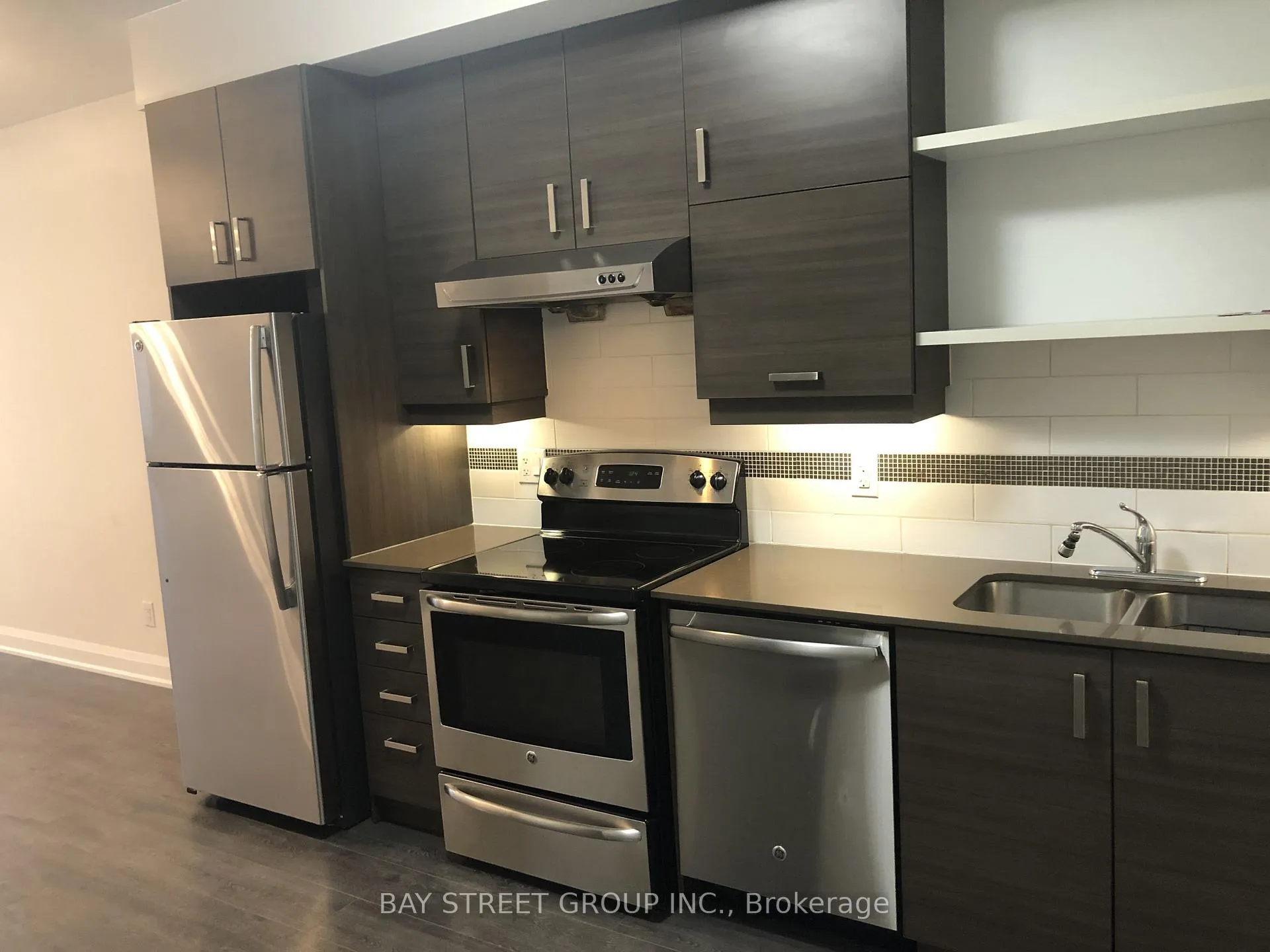 Photo 3 of Unit 101, 1 Uptown Drive, Markham, Unionville — HOMEH