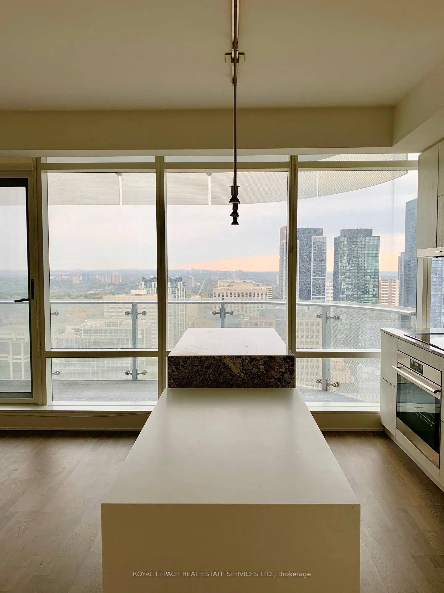 Photo 6 of Unit 2903, 1 Bloor Street E, Toronto, Church-Yonge Corridor — HOMEH