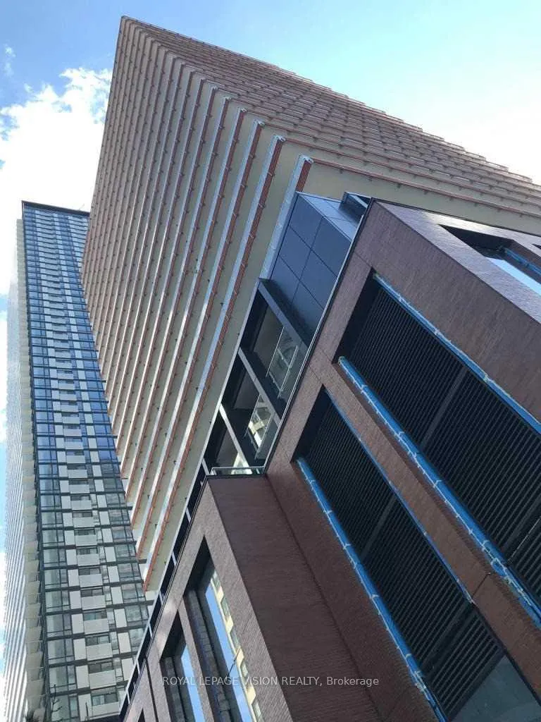 Front of Unit 1001, 501 Yonge Street