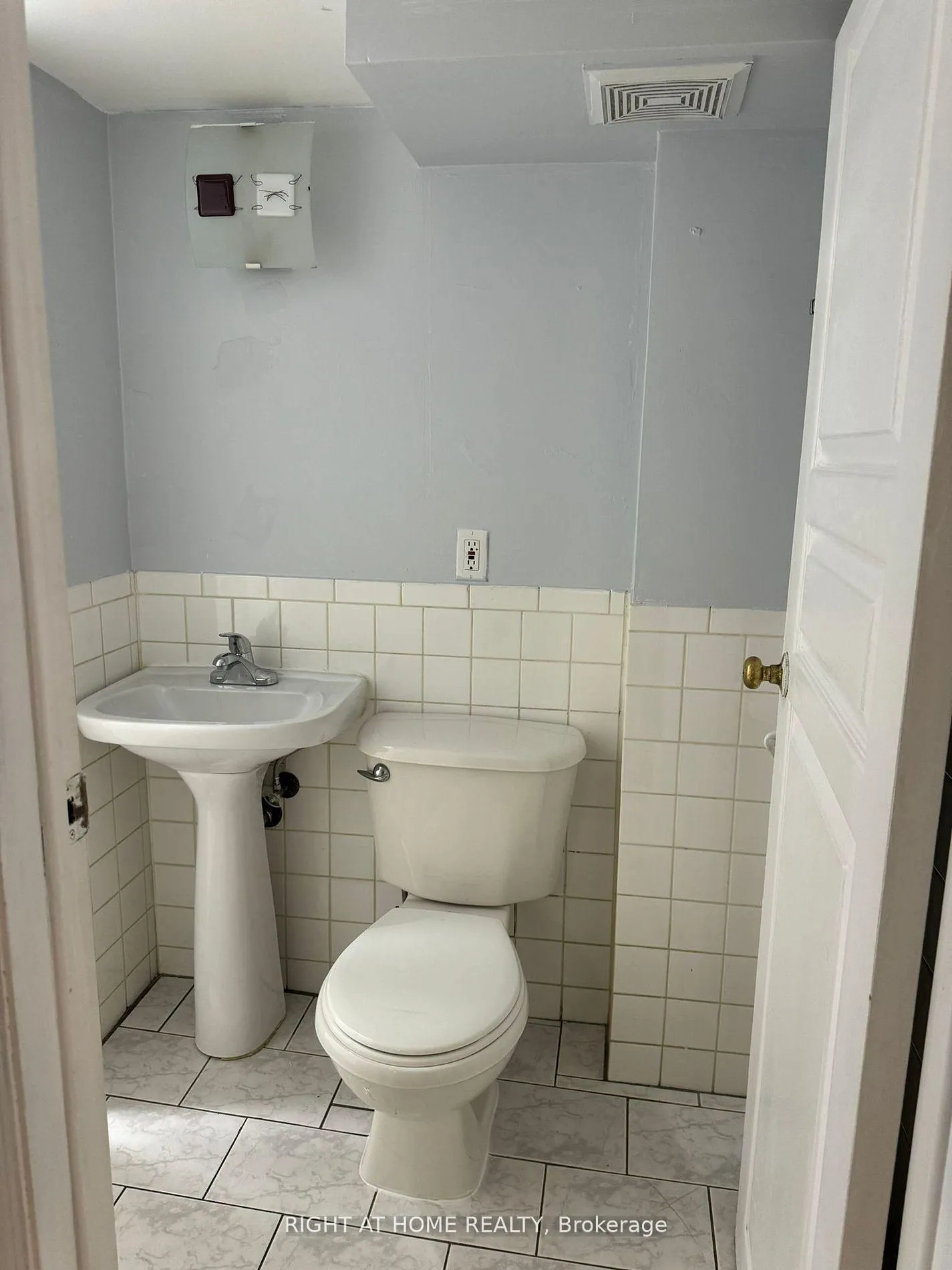 Photo 11 of Unit Basement, 591 O'connor Drive, Toronto, East York — HOMEH